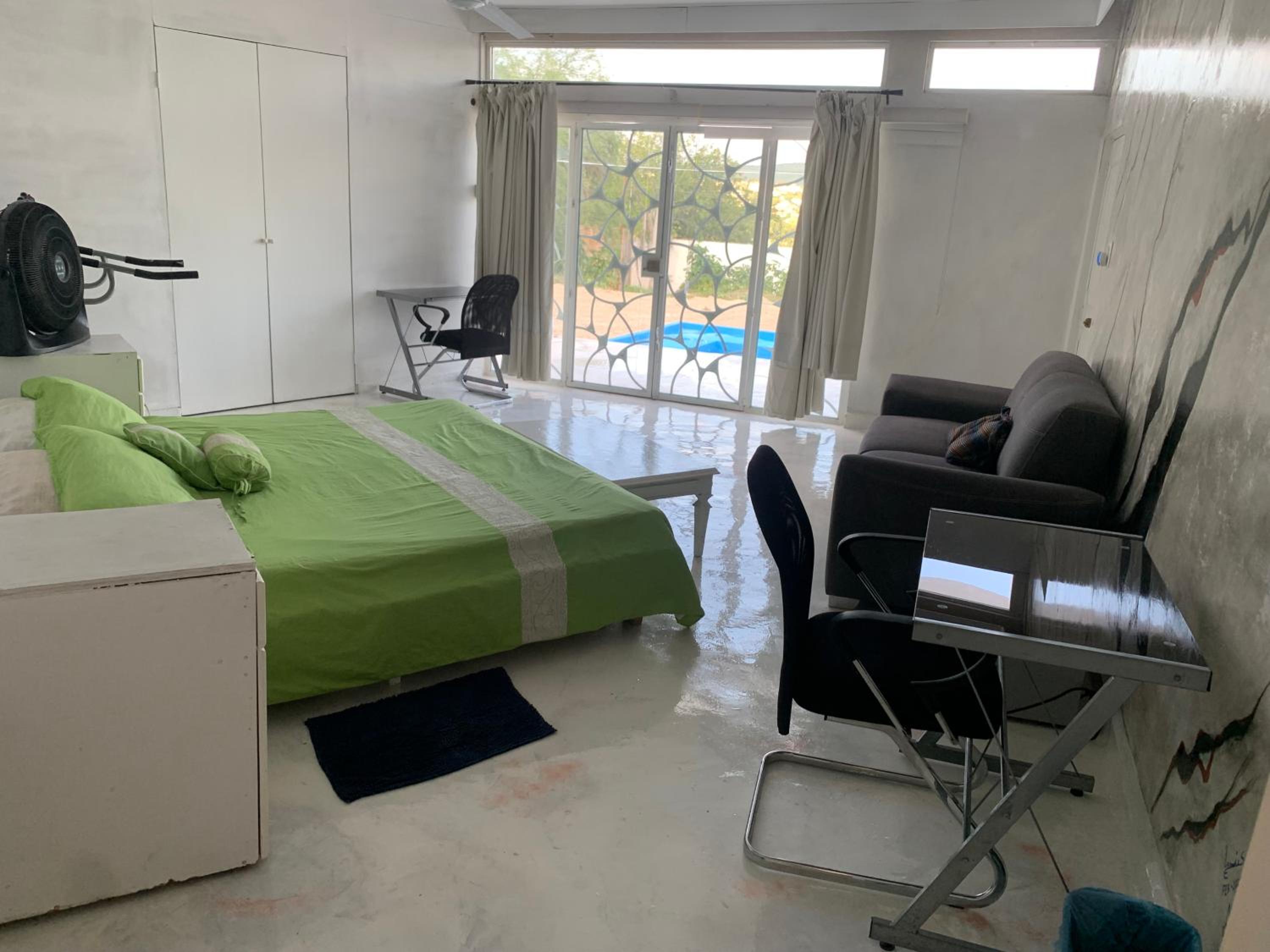 One-Bedroom House photo 1