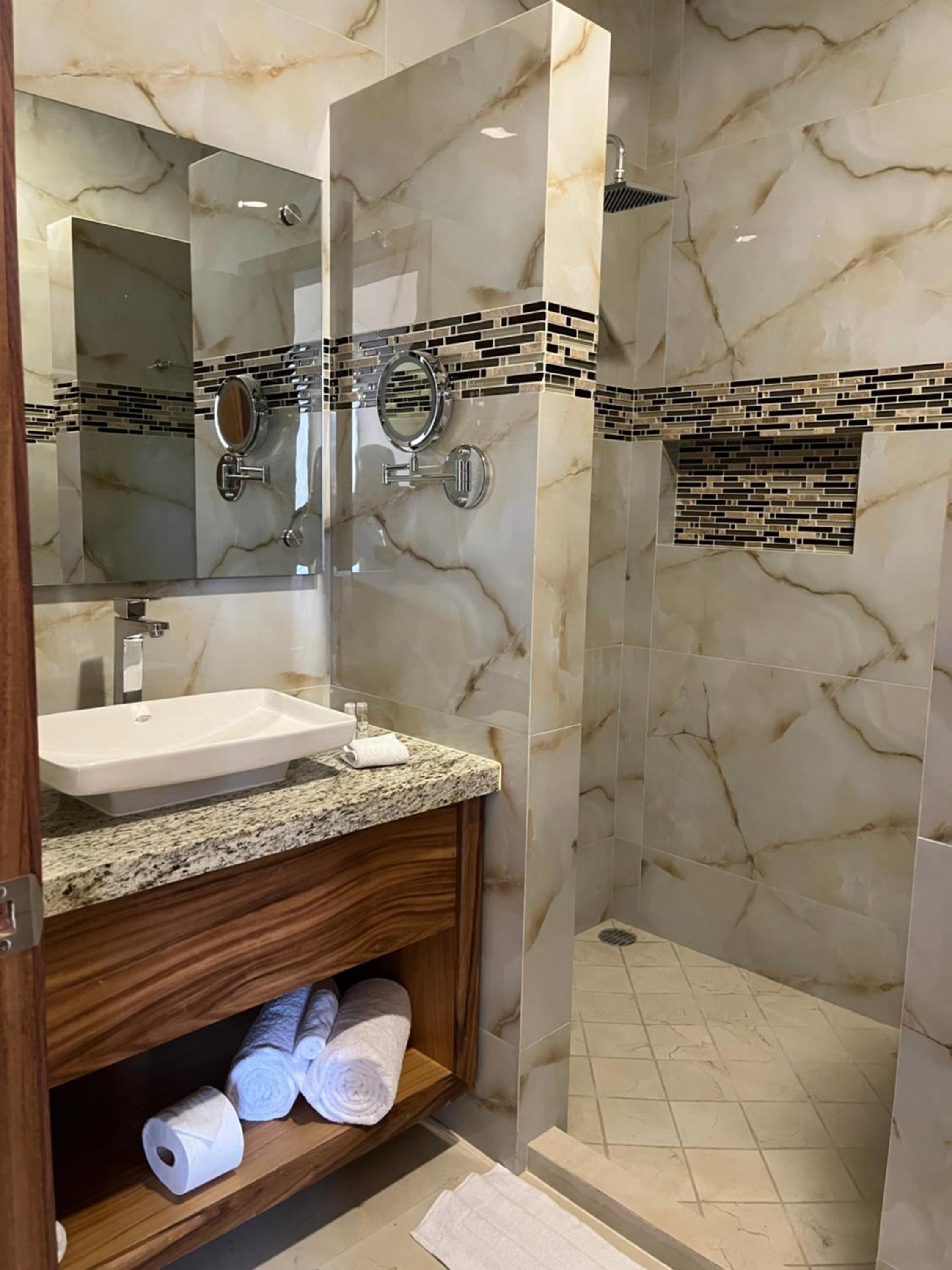 Deluxe Double or Twin Room photo 3