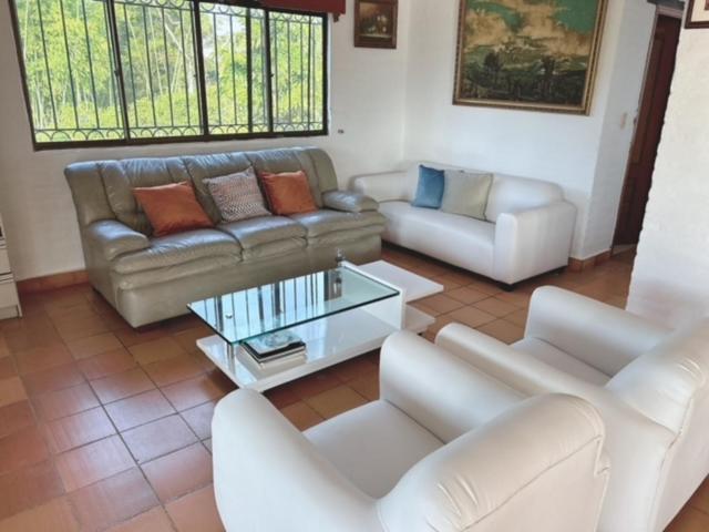 Six-Bedroom House photo 1