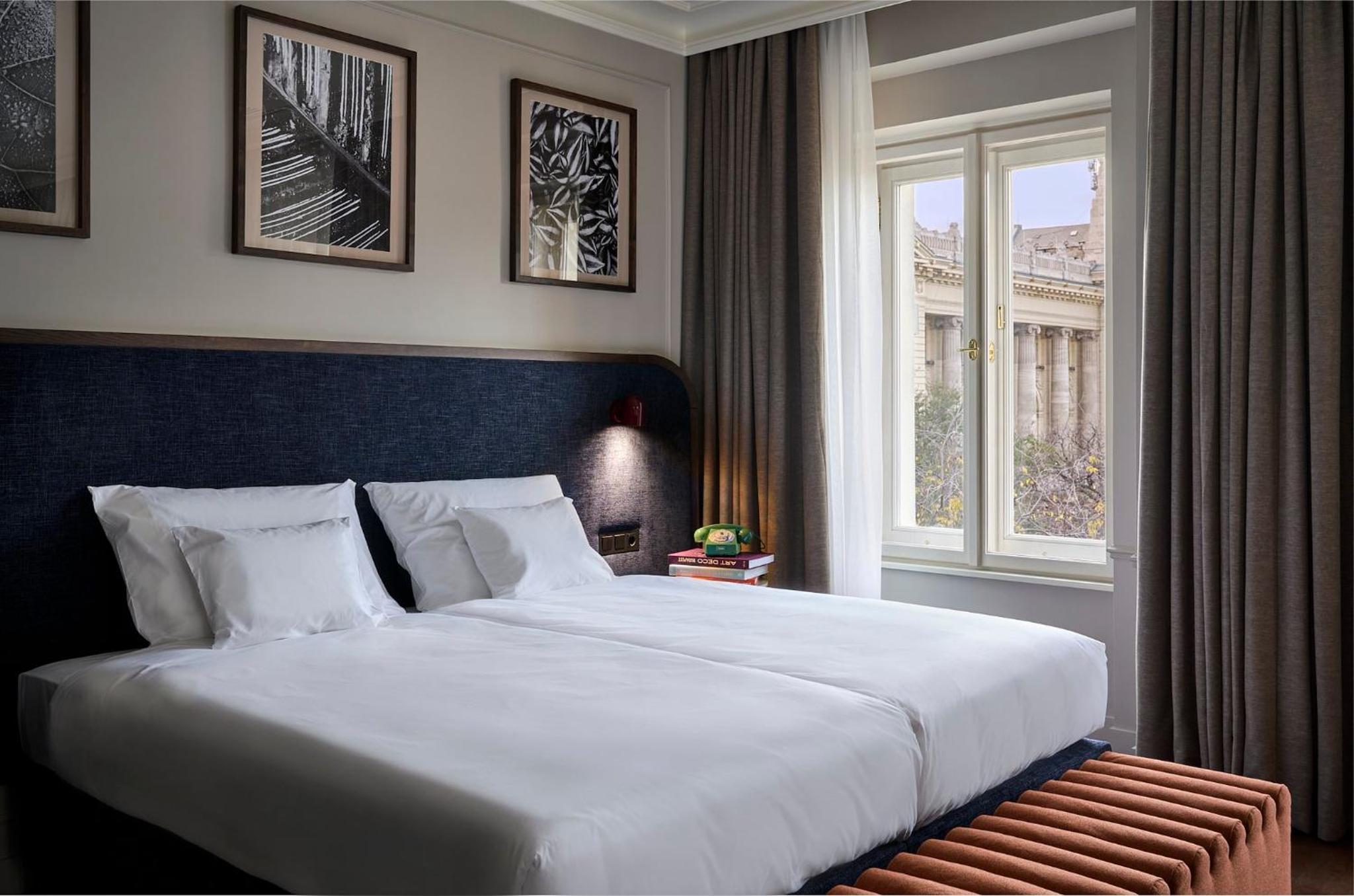 One-Bedroom Suite with City View - Photo 9
