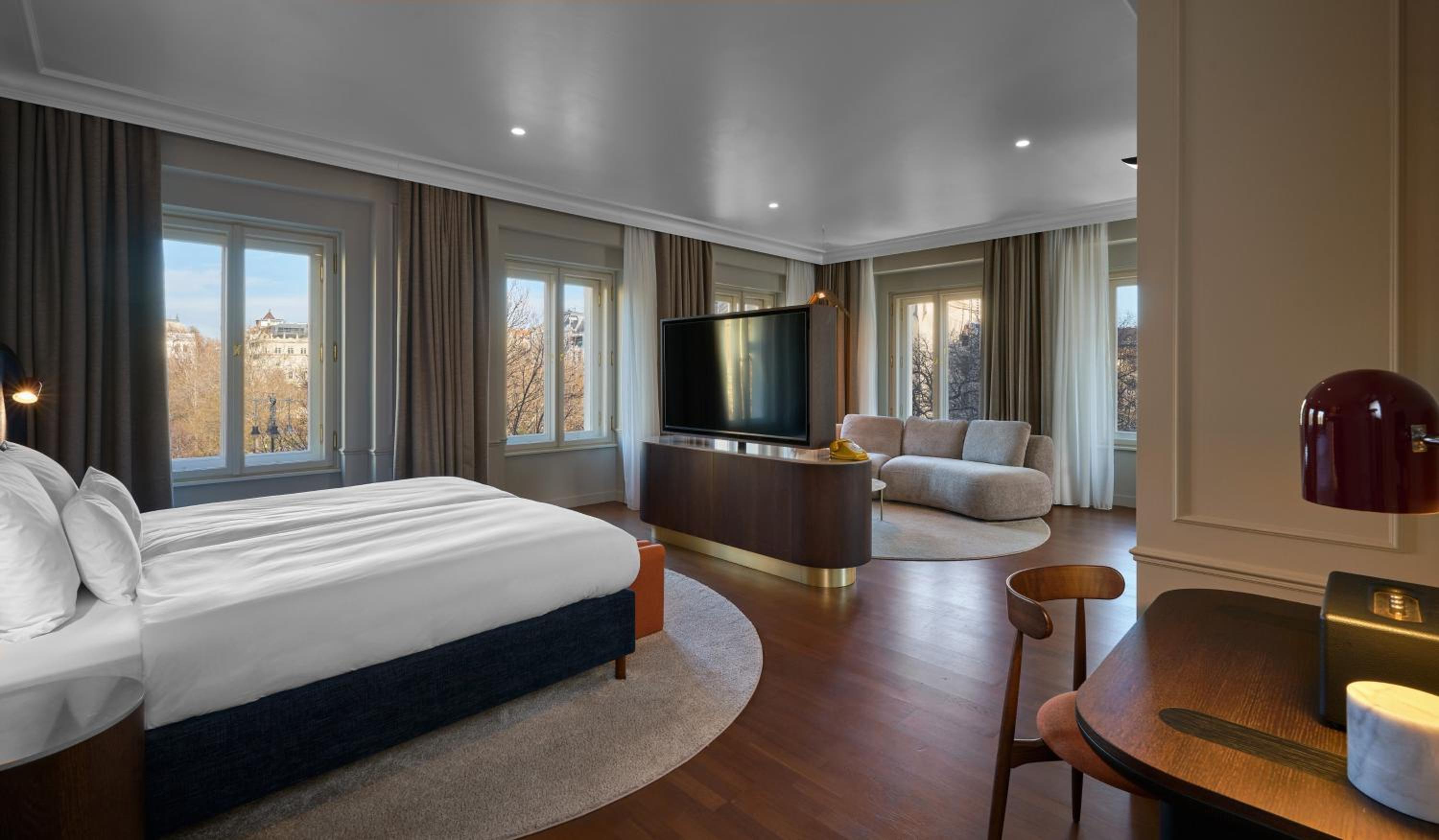 One-Bedroom Suite with City View thumbnail 5