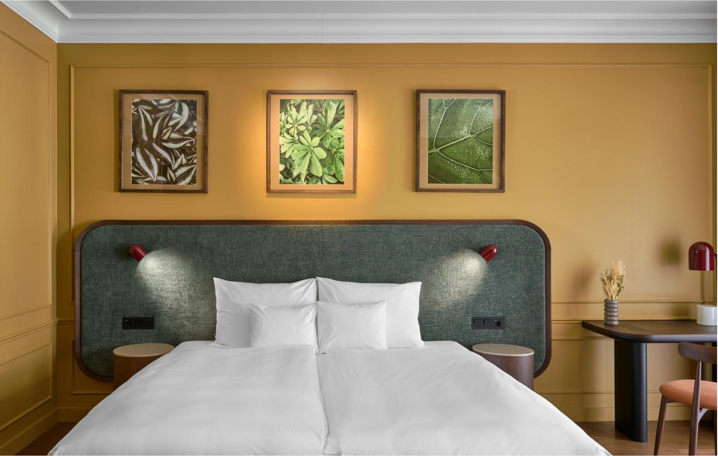 Premium King Room with City View - Photo 8