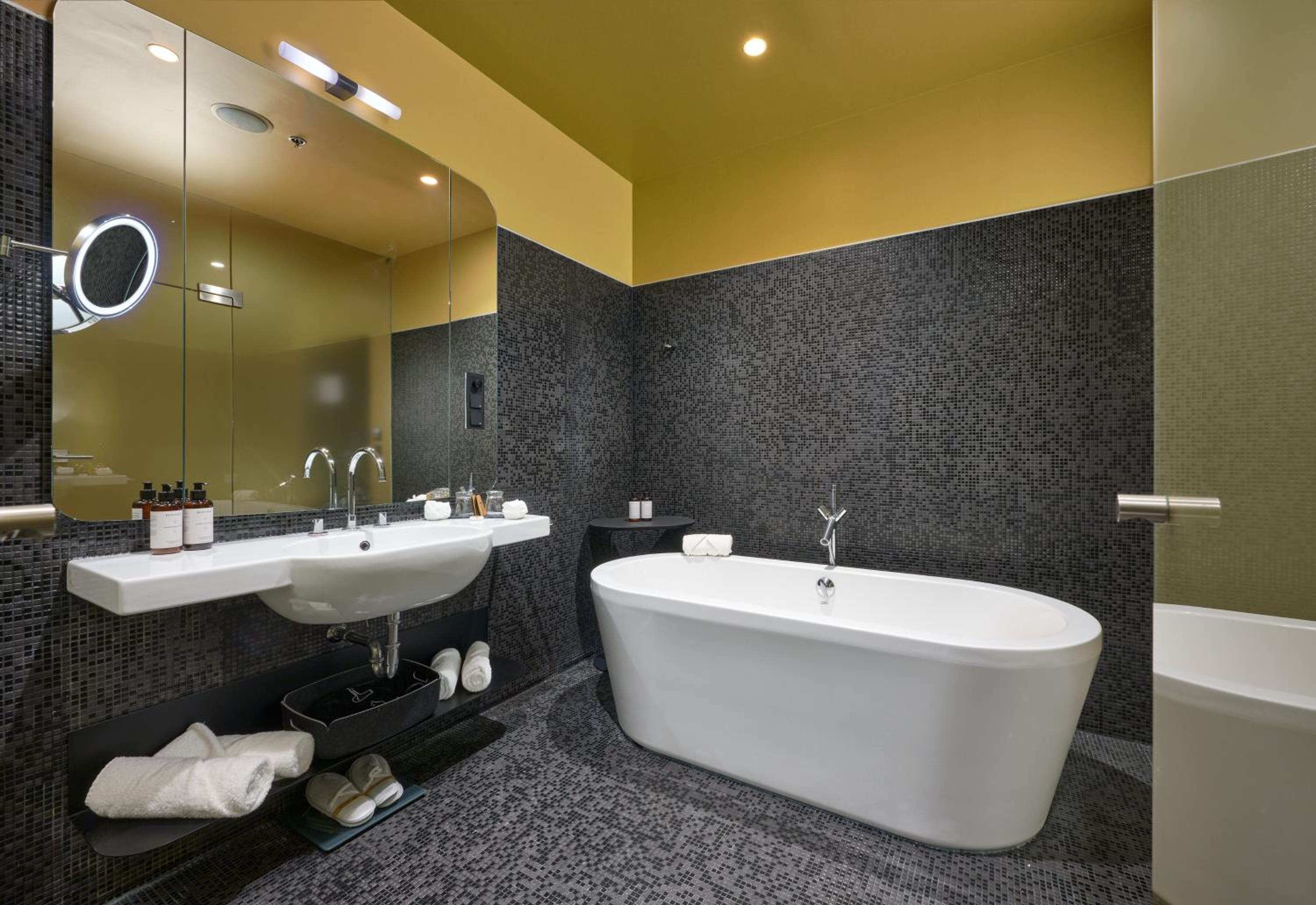 Premium King Room with City View