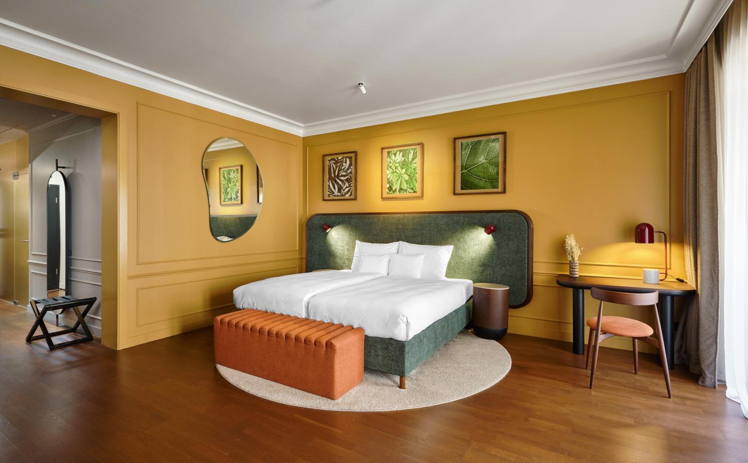 Premium King Room with City View - Photo 7