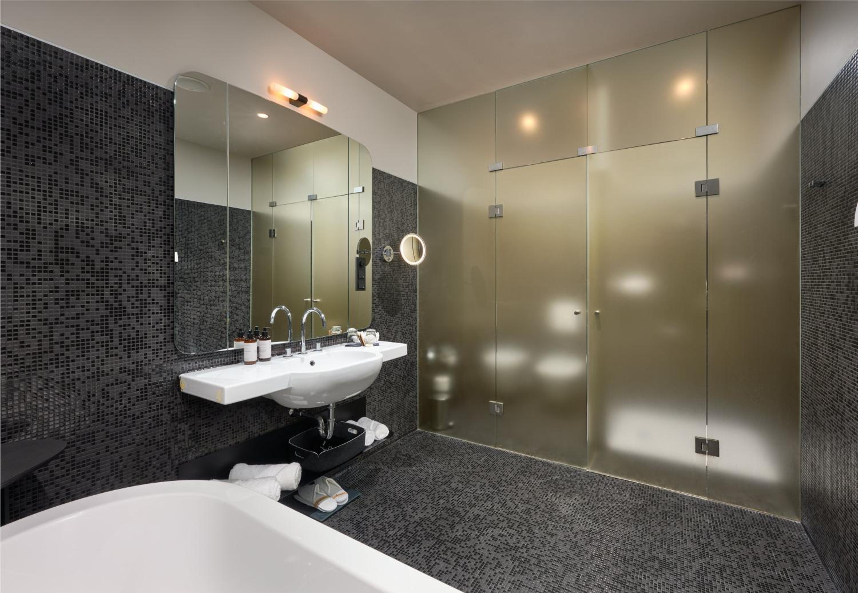 Premium King Room with City View
