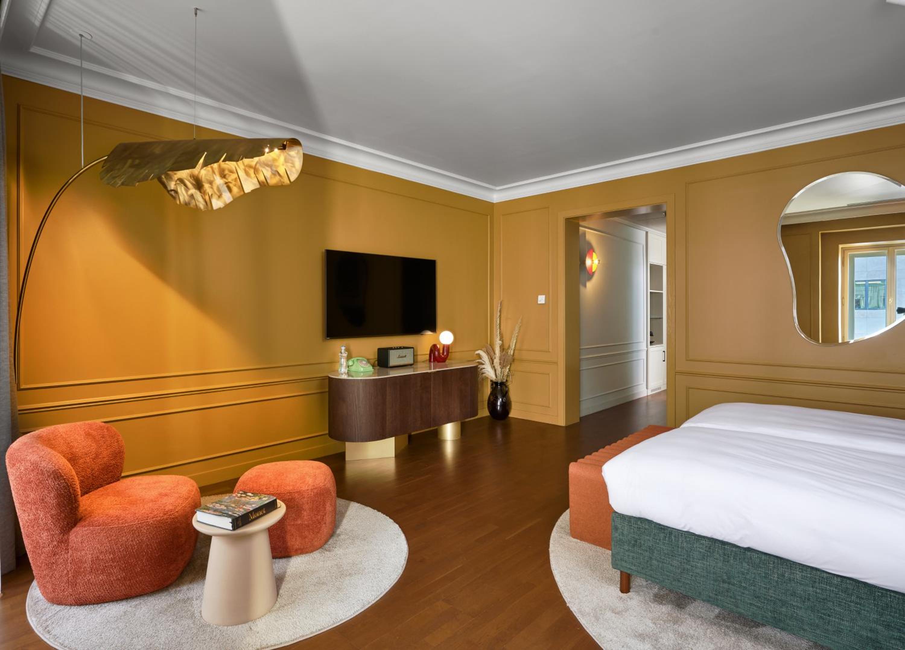 Premium King Room with City View - Photo 9