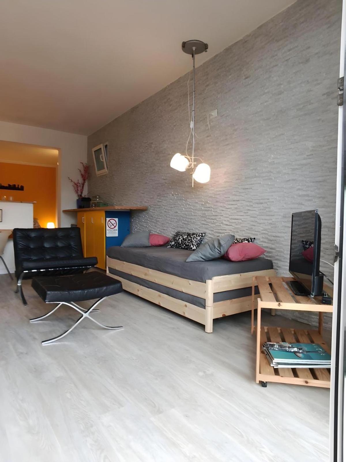 One-Bedroom House photo 2