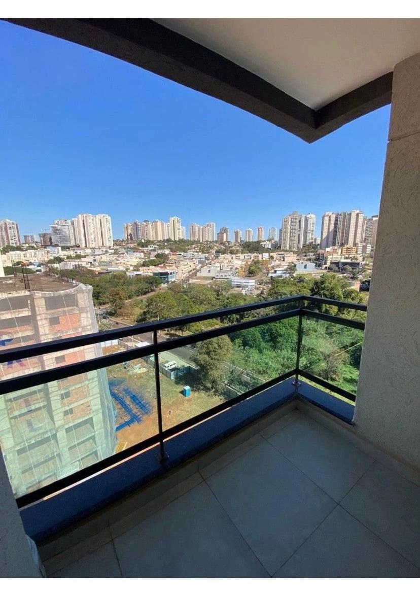 Deluxe One-Bedroom Apartment with City View photo 3