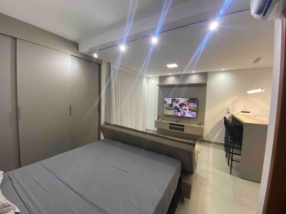Deluxe One-Bedroom Apartment with City View photo 3