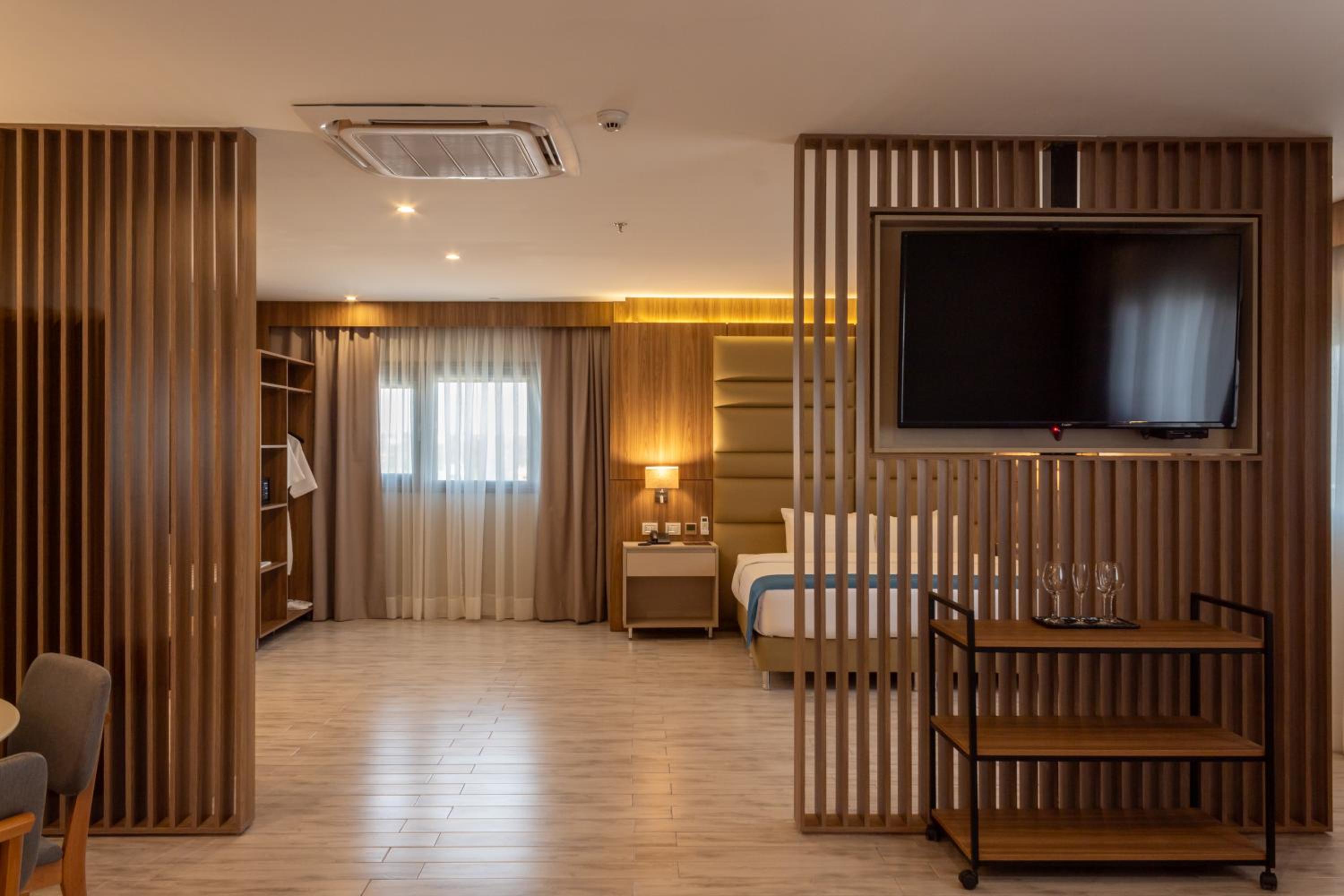 Premium King Room - Non-Smoking photo 2