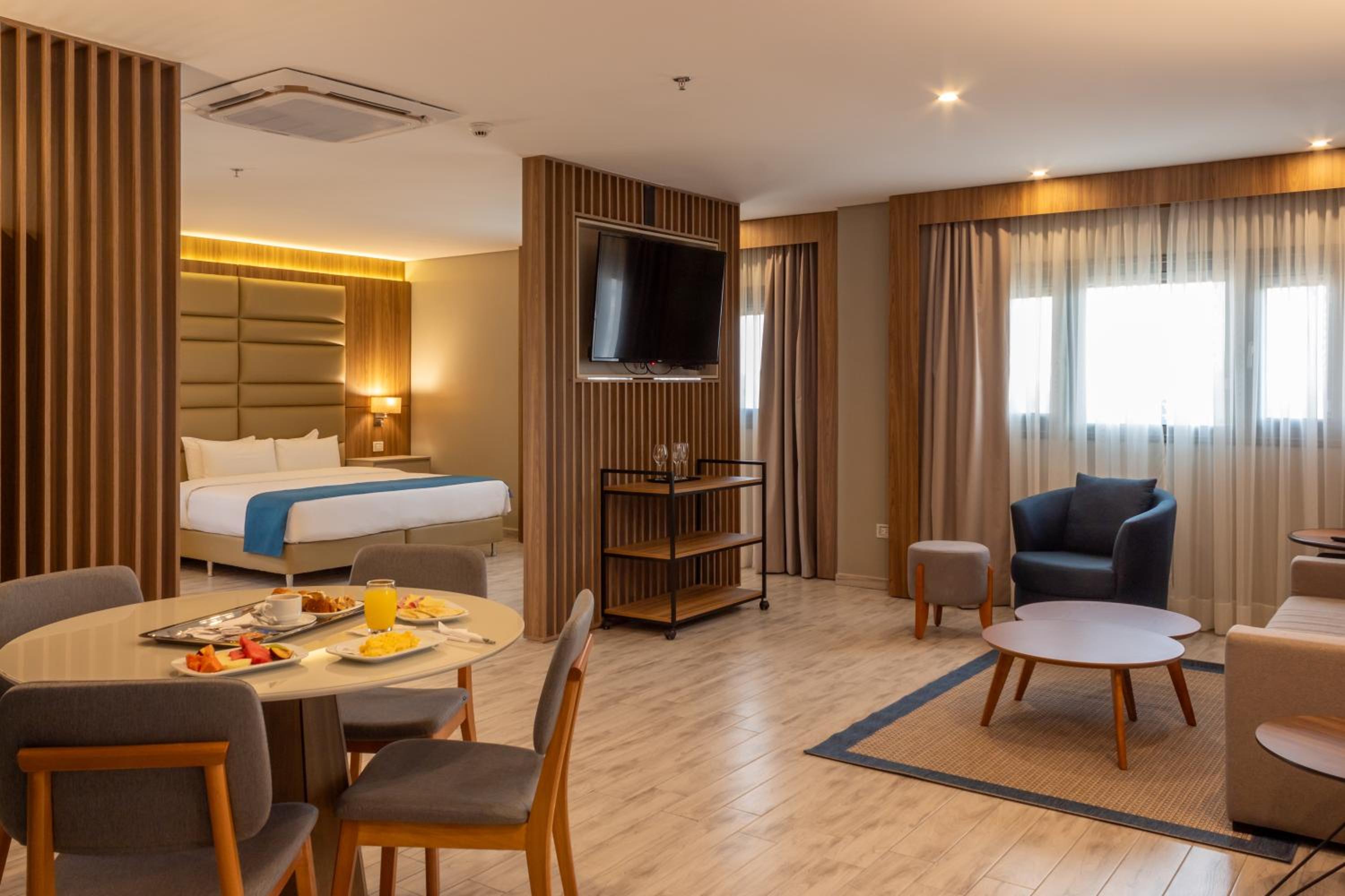Premium King Room - Non-Smoking photo 3