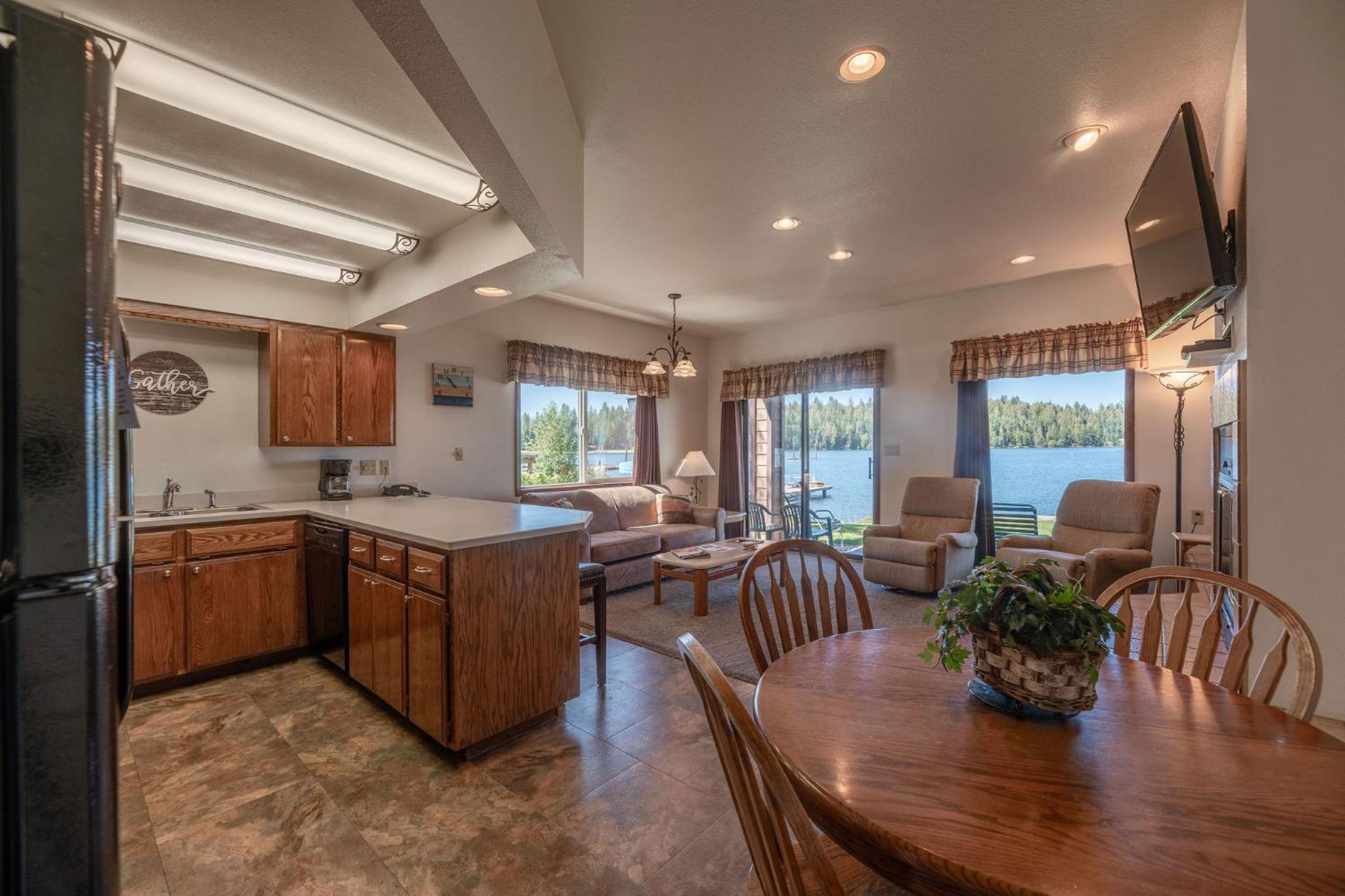 Suite with Lake View photo 1
