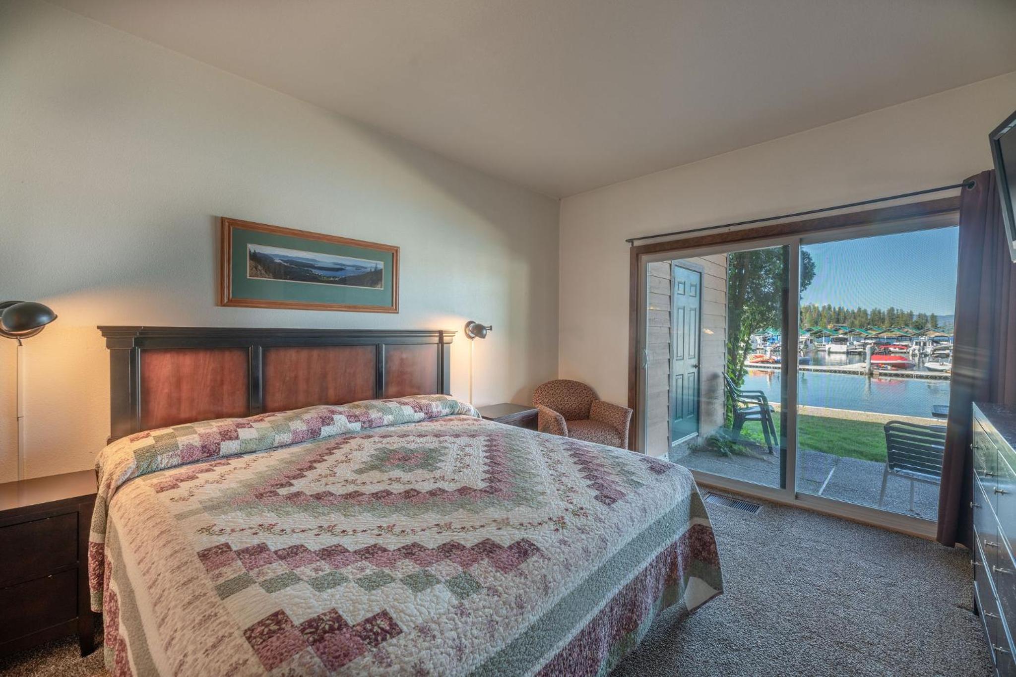 Two-Bedroom Apartment with Lake View photo 1