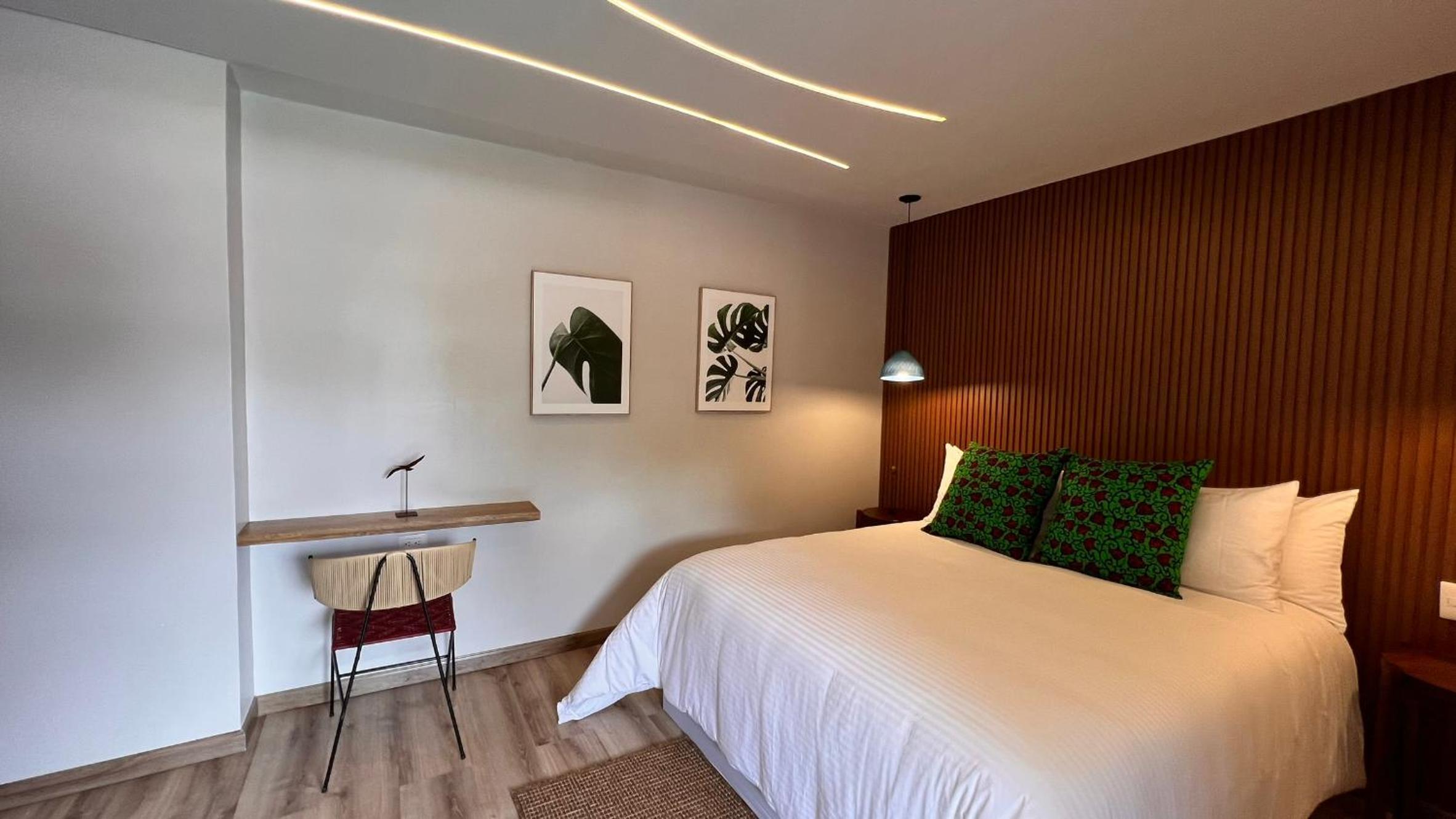 Queen Room with Pool View photo 3