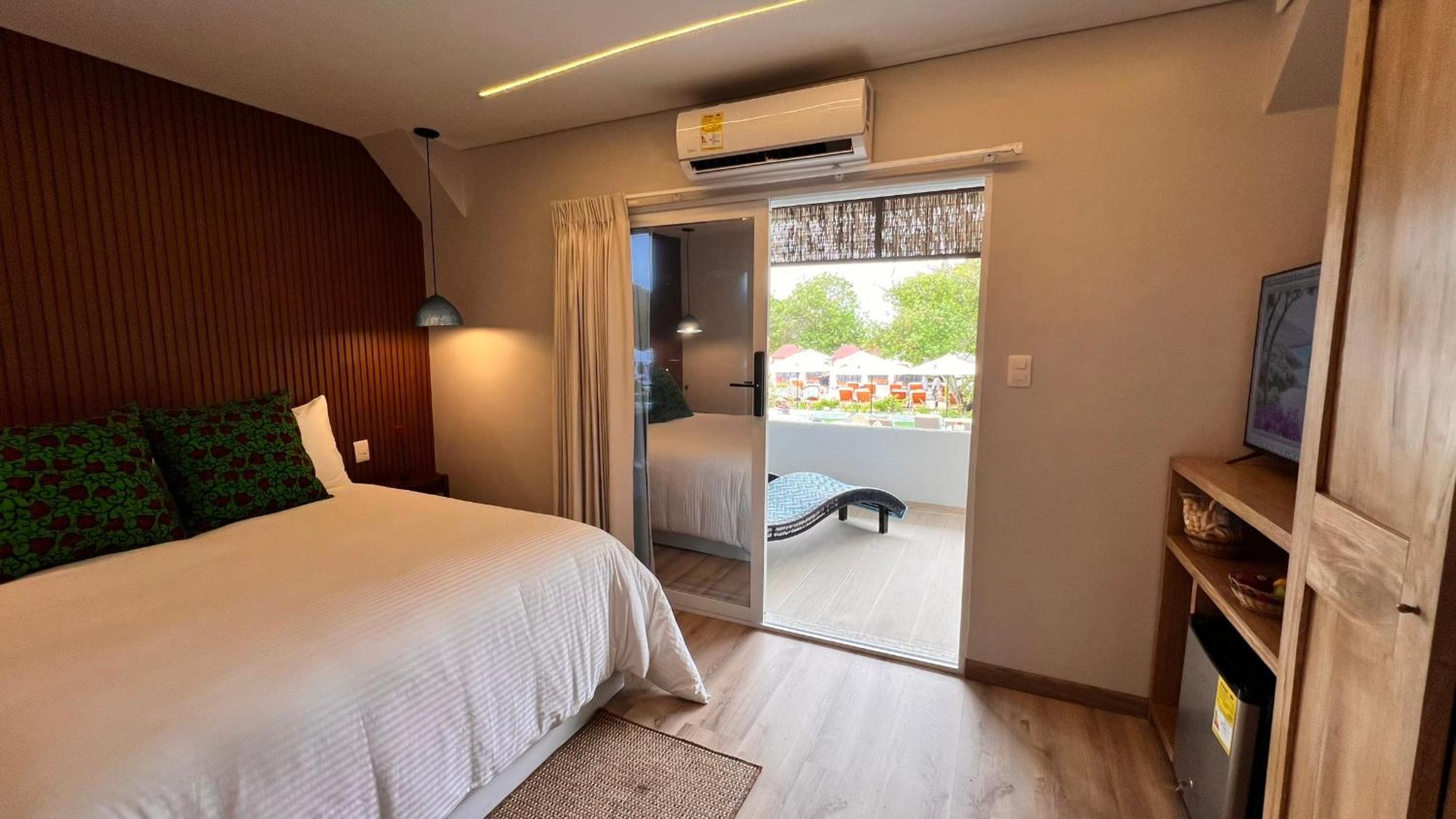 Queen Room with Pool View