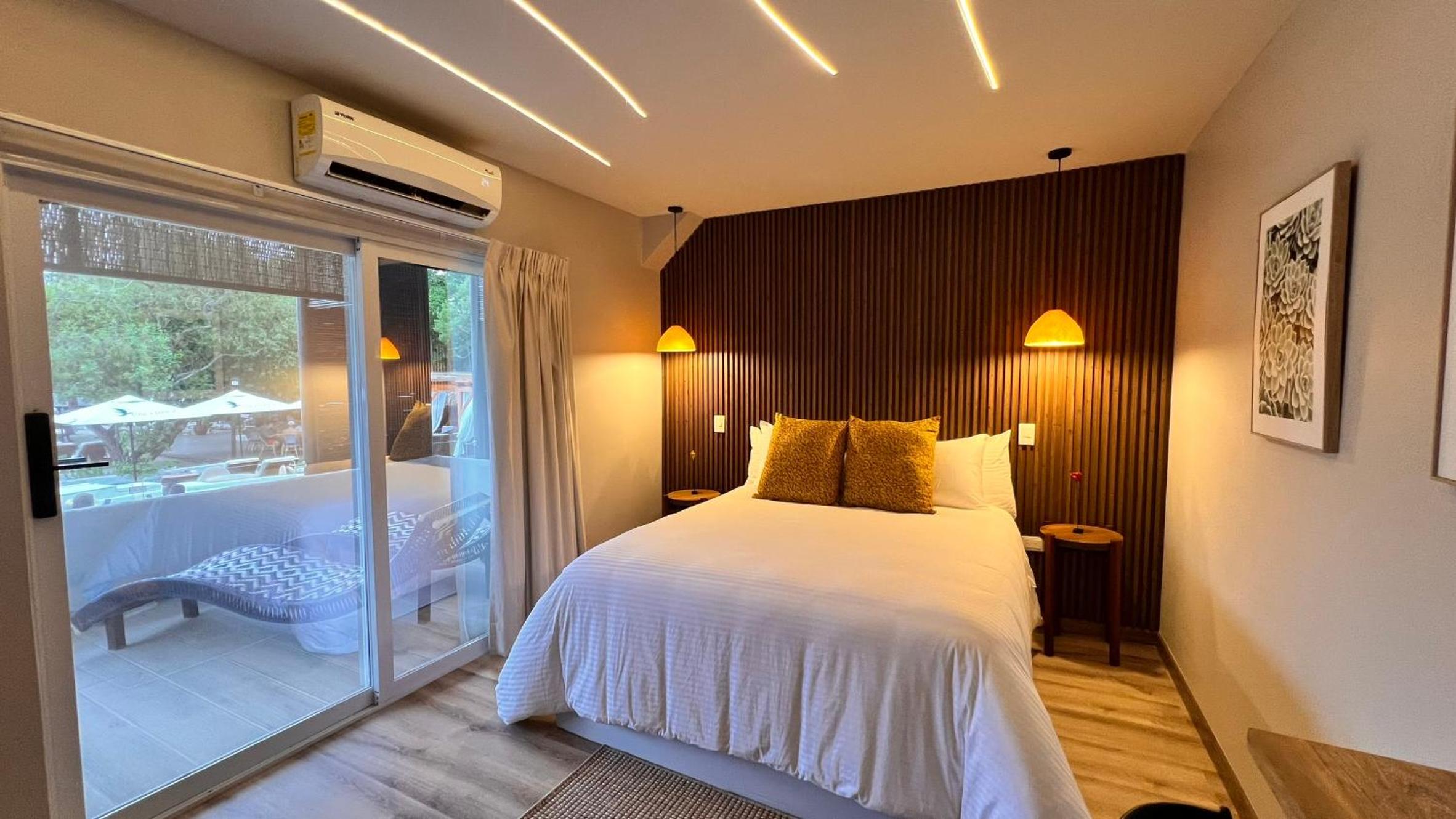 Queen Room with Pool View