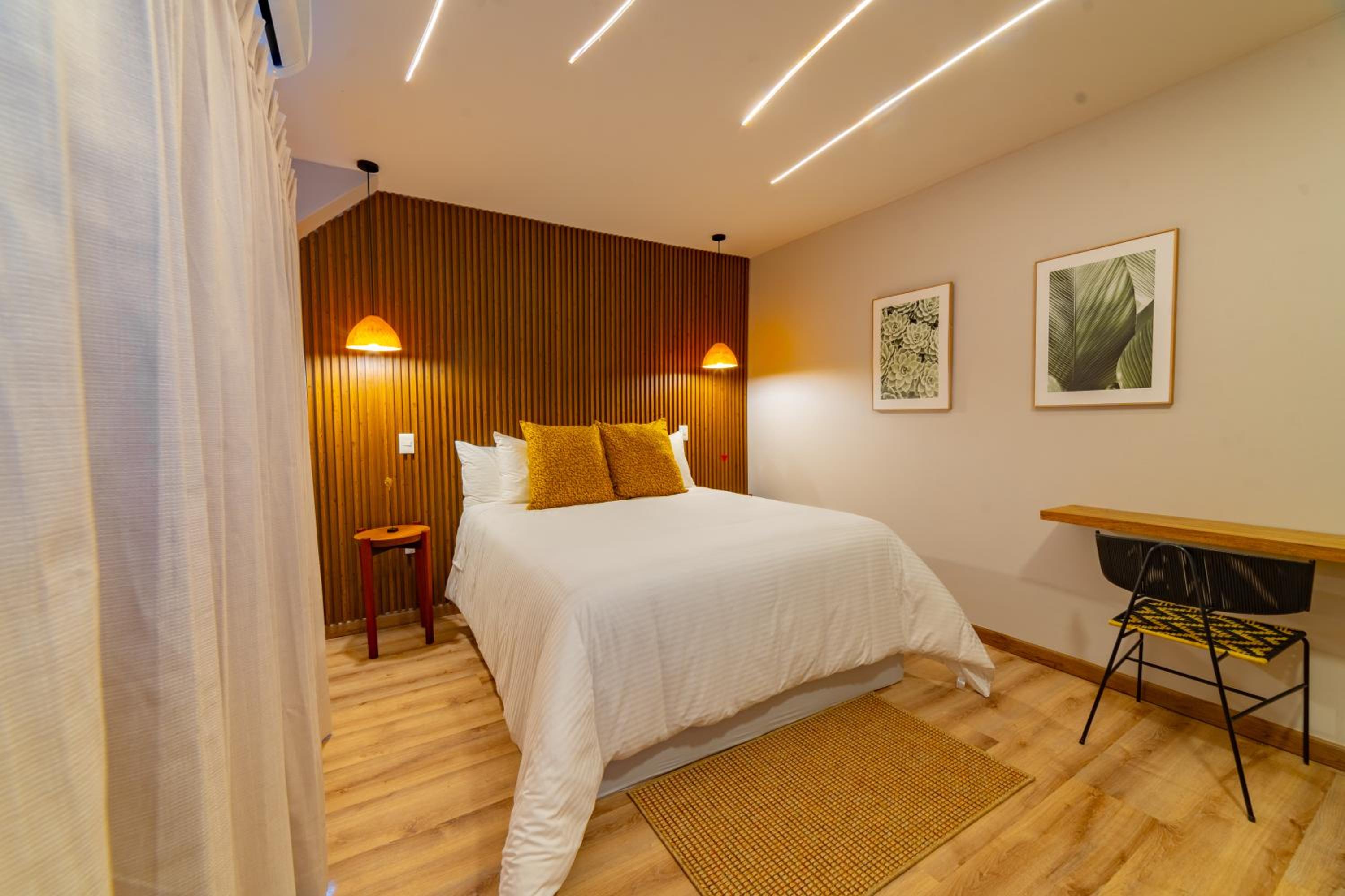 Queen Room with Pool View photo 3