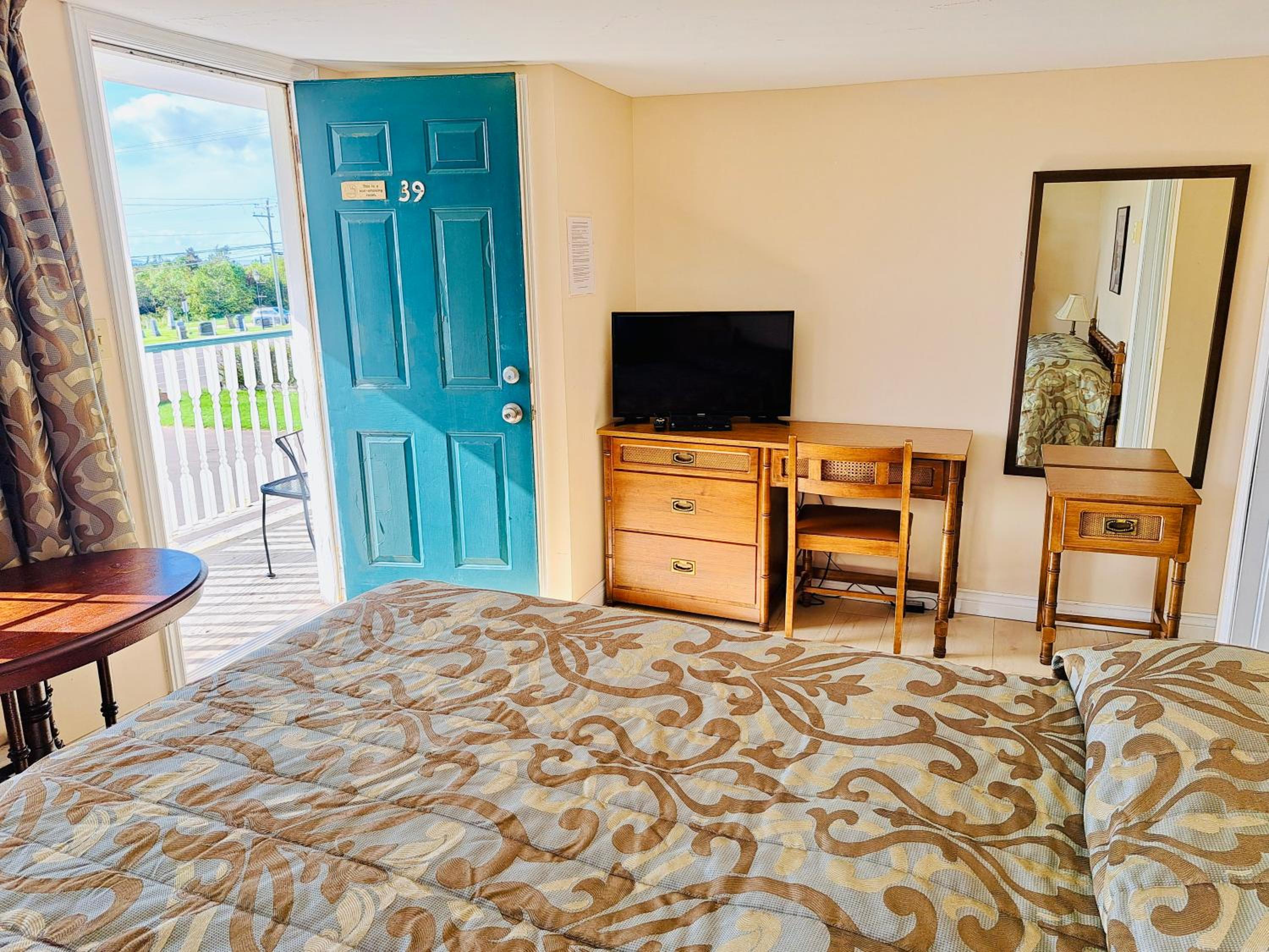 Double Room with Private Bathroom - Photo 6