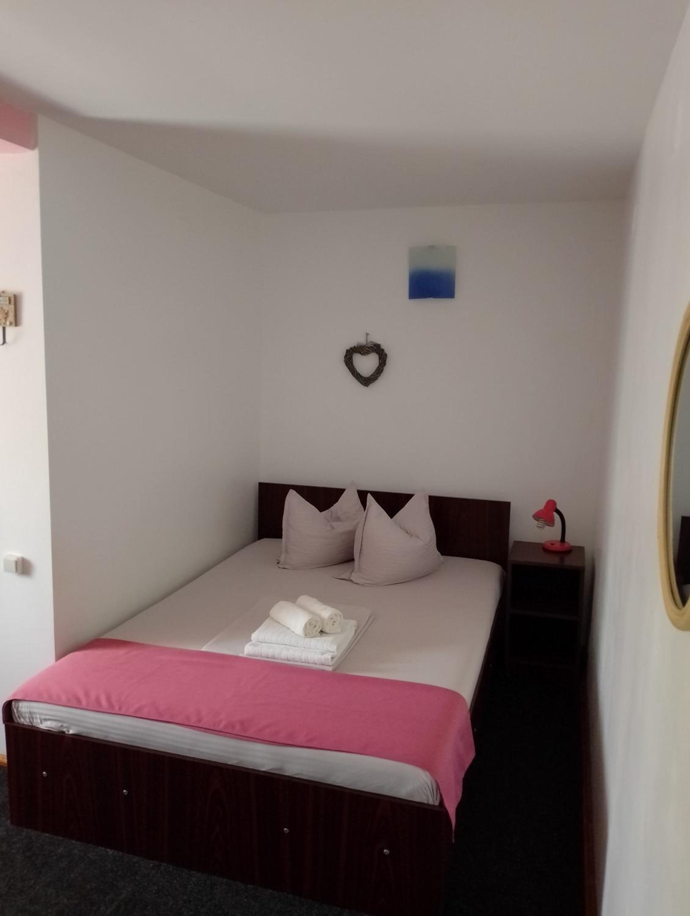 Economy Double Room - Photo 4