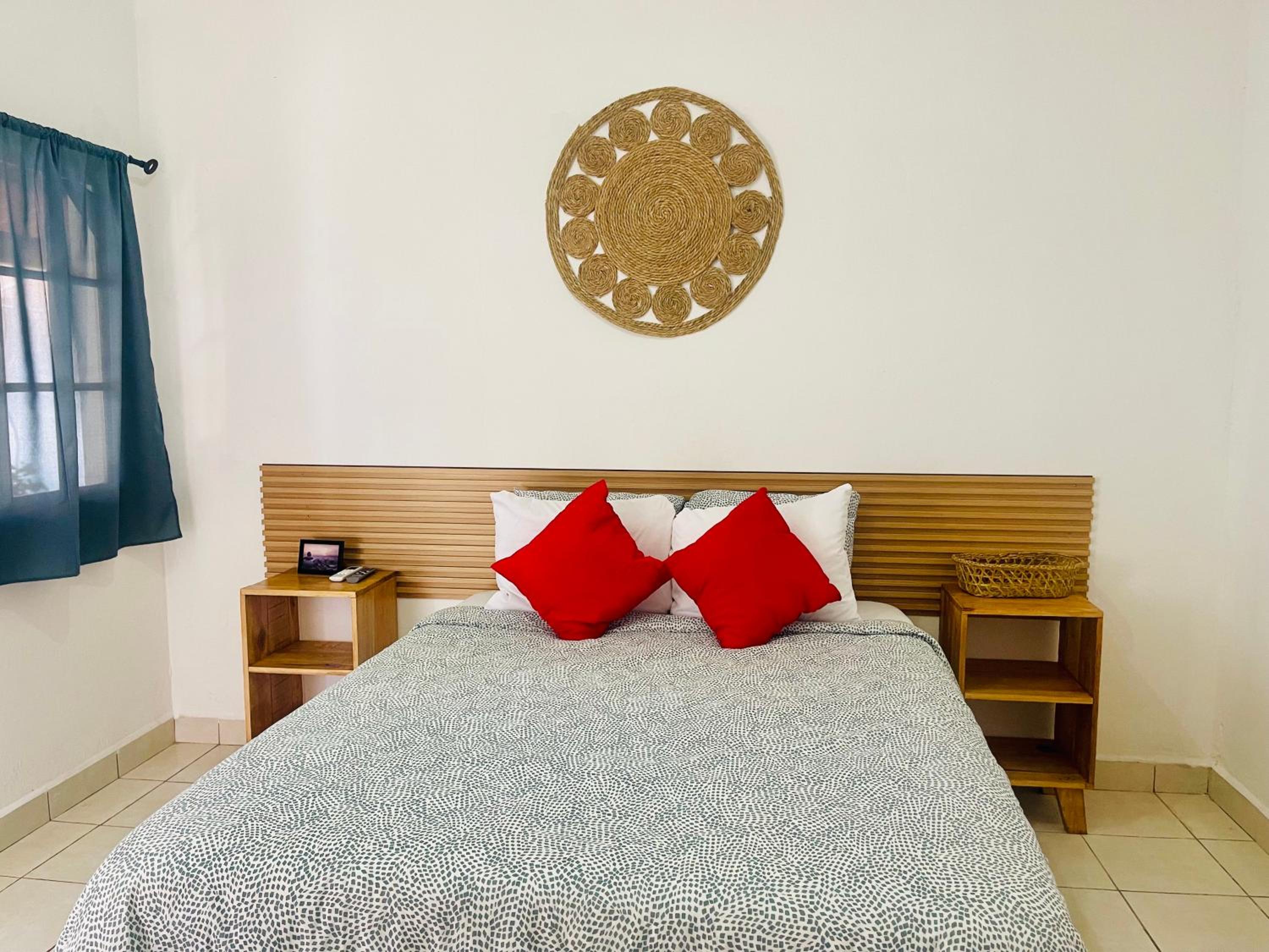 Queen Room photo 2