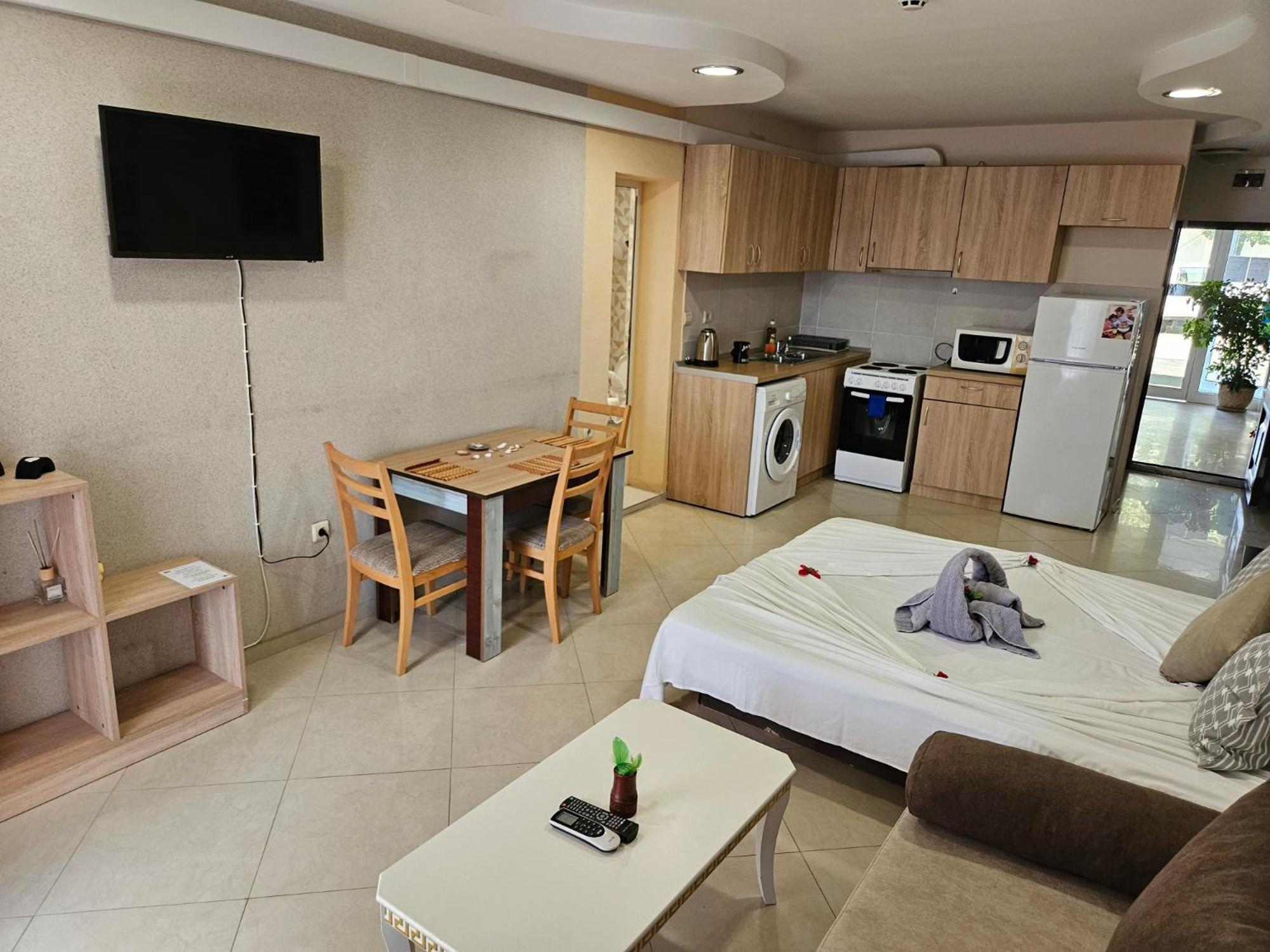 King Studio with Sofa Bed - Photo 1