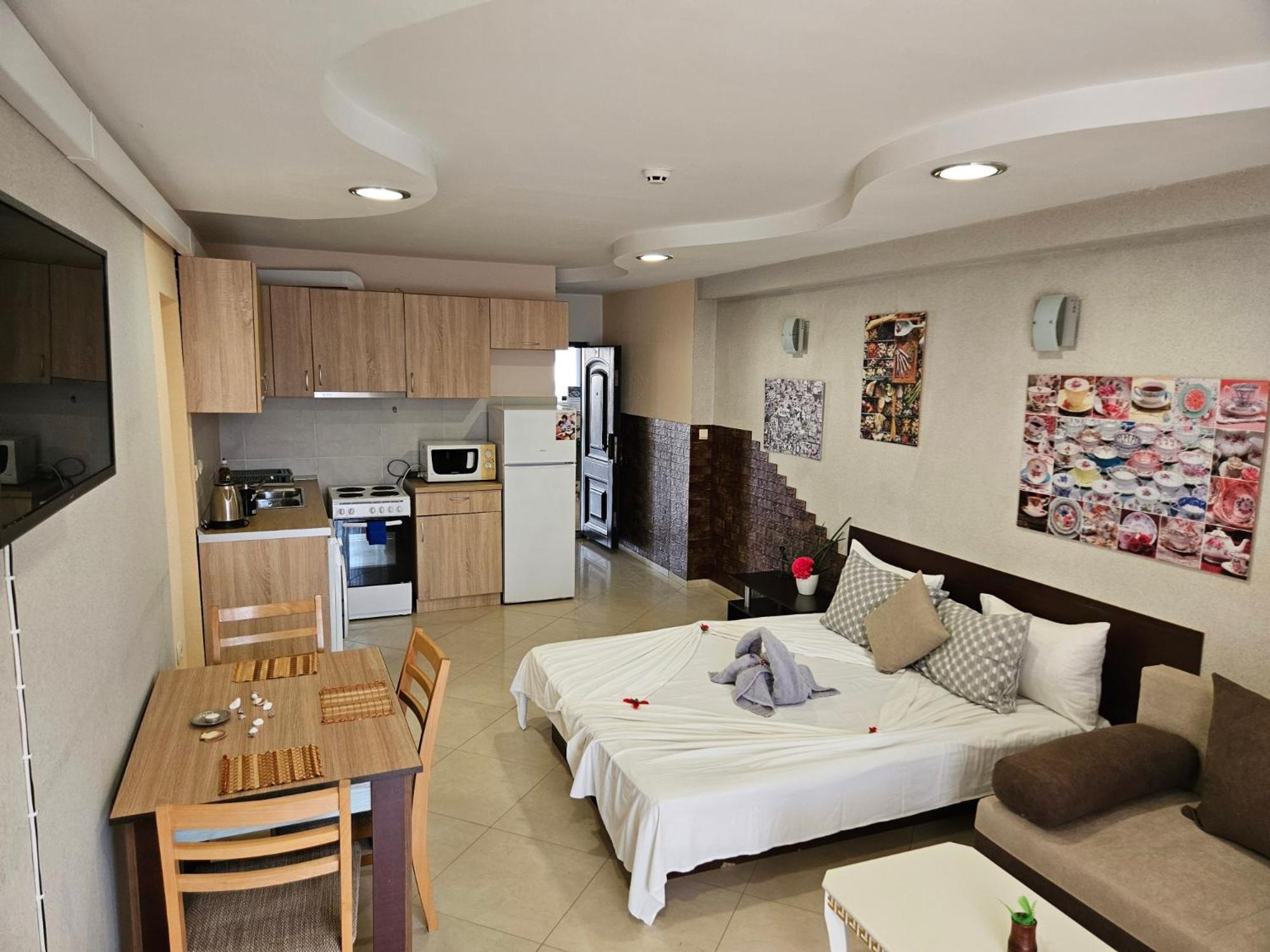 King Studio with Sofa Bed - Photo 4