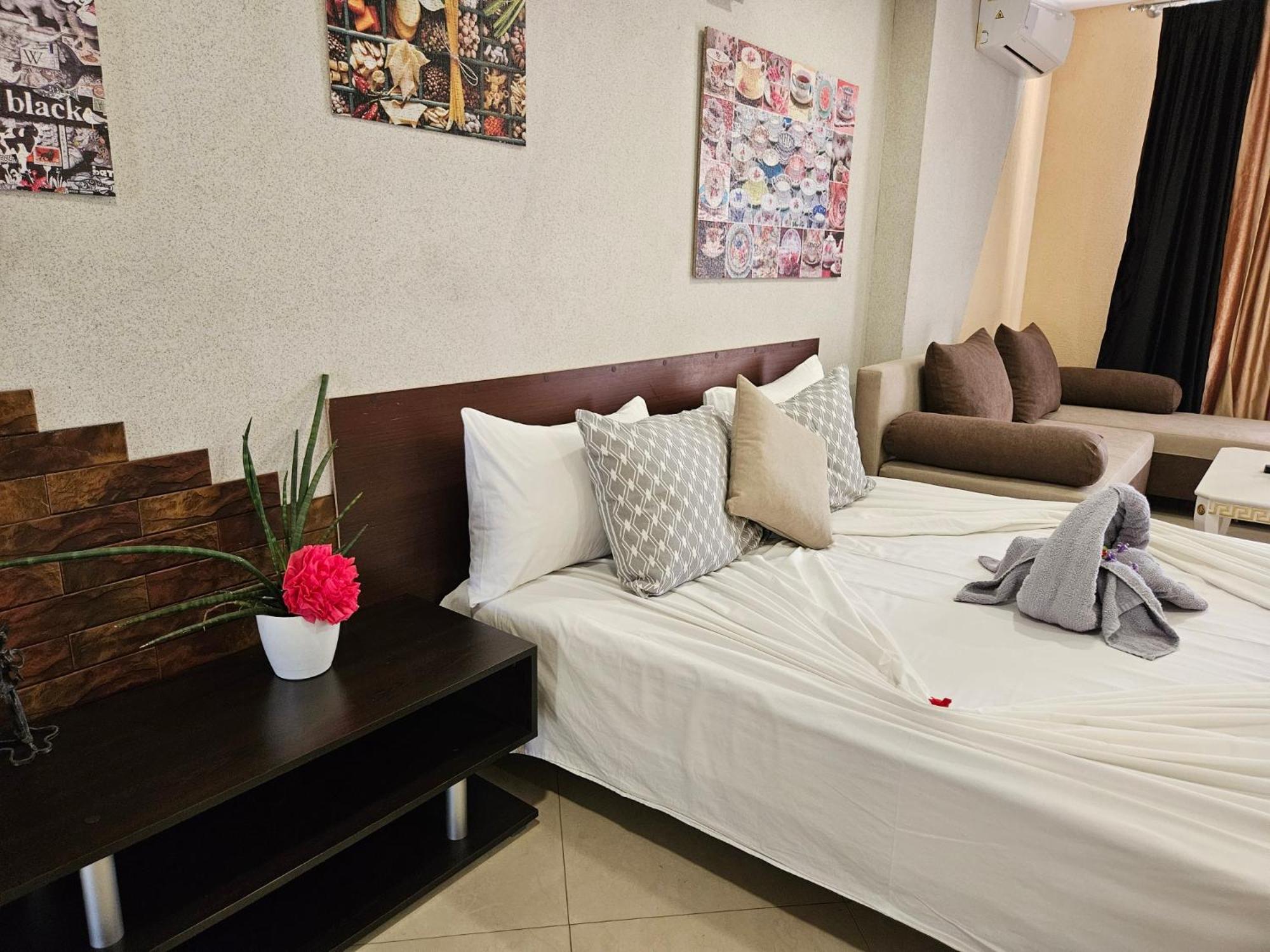 King Studio with Sofa Bed - Photo 6