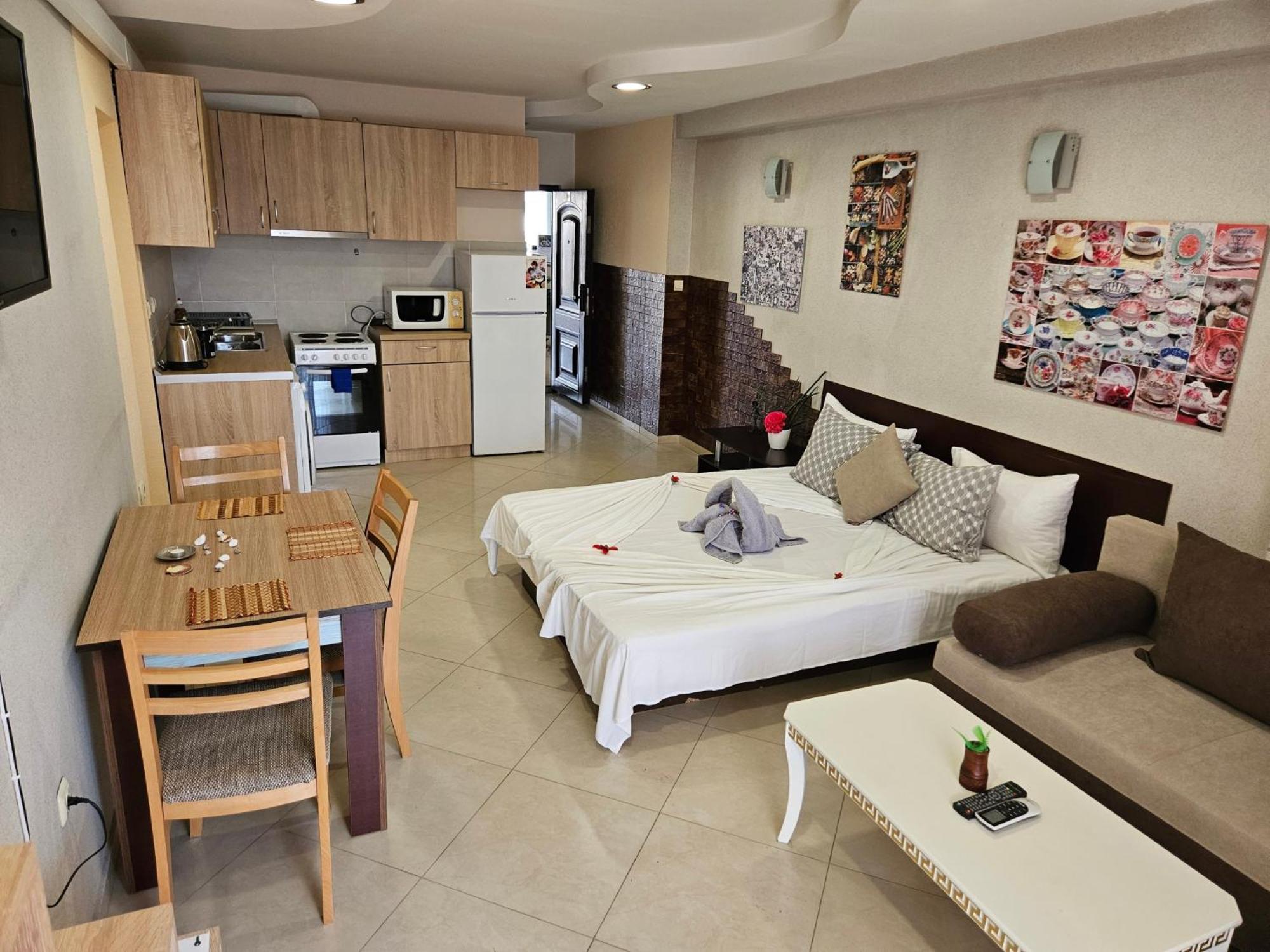 King Studio with Sofa Bed - Photo 7
