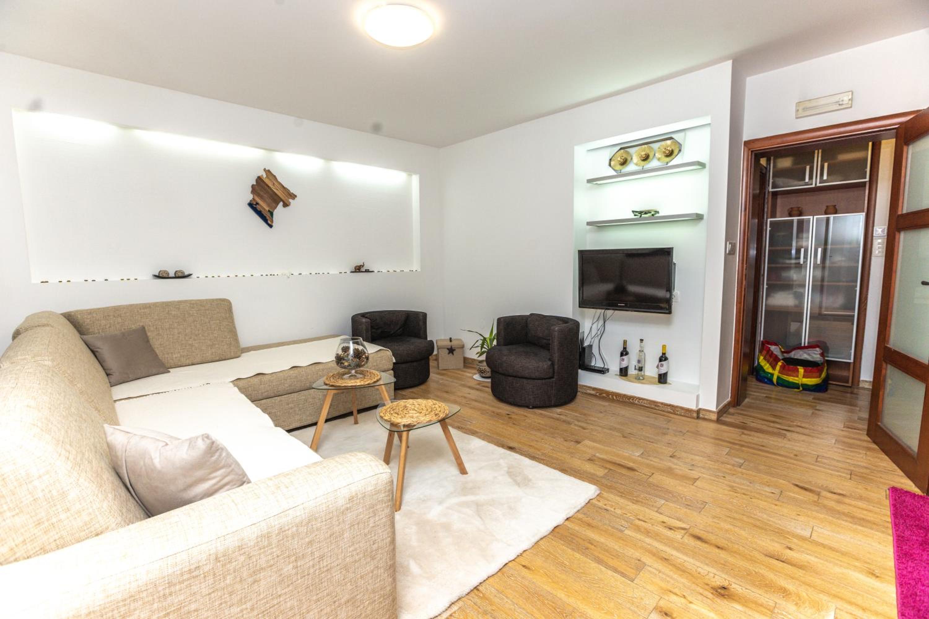One-Bedroom Apartment photo 2