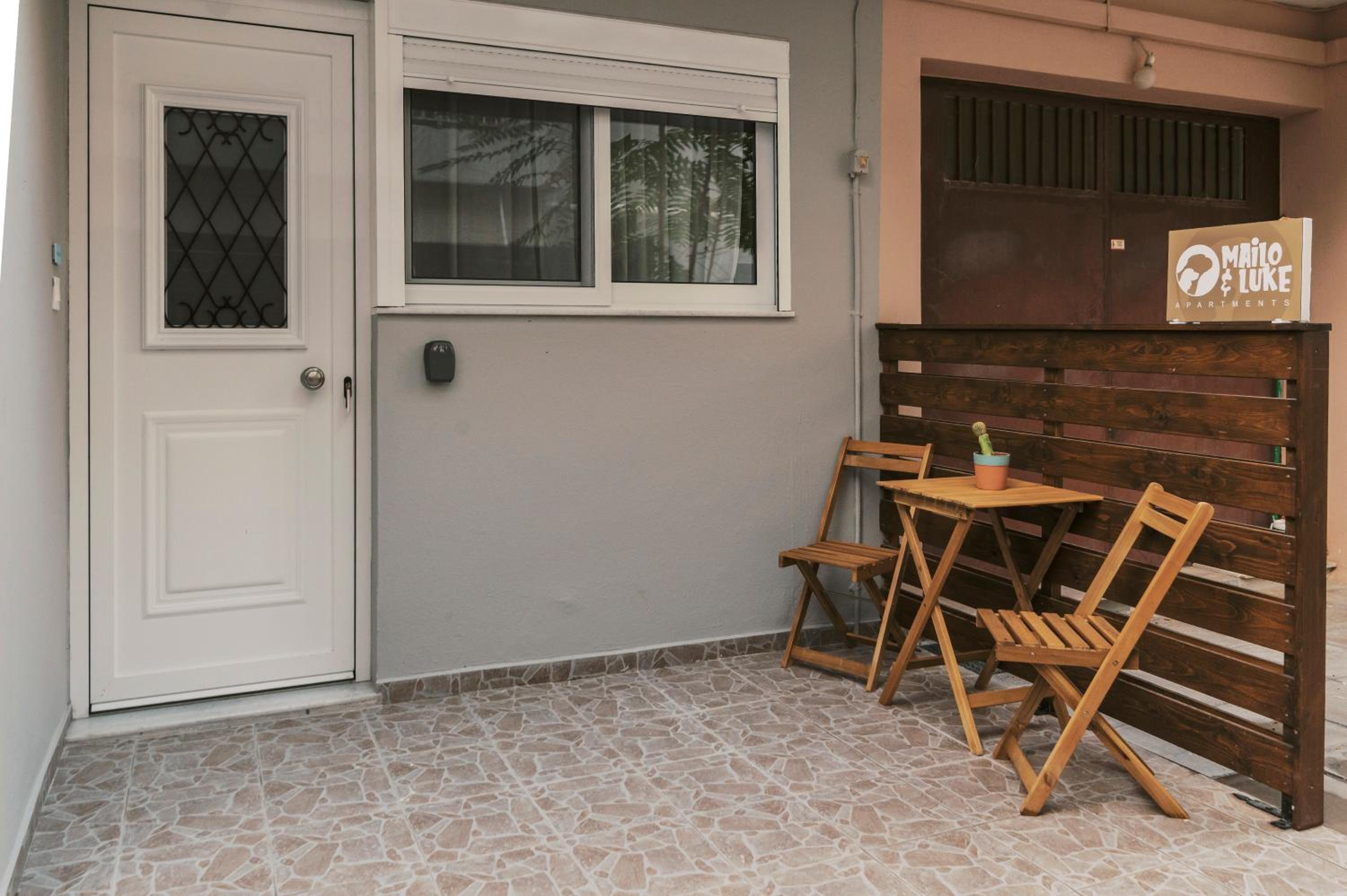 One-Bedroom Apartment with Terrace photo 2