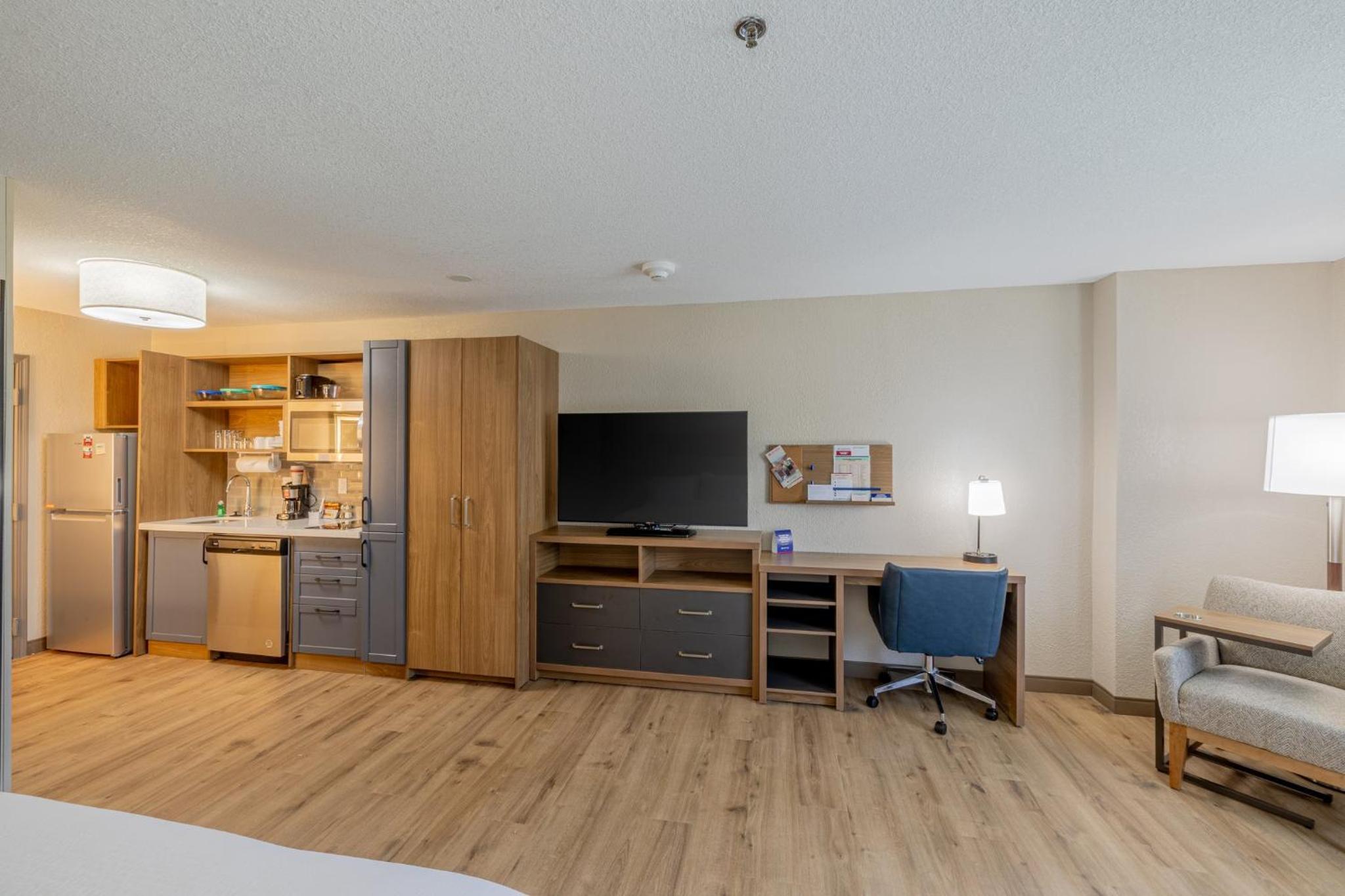 Studio Suite with Two Queen Beds - Photo 7