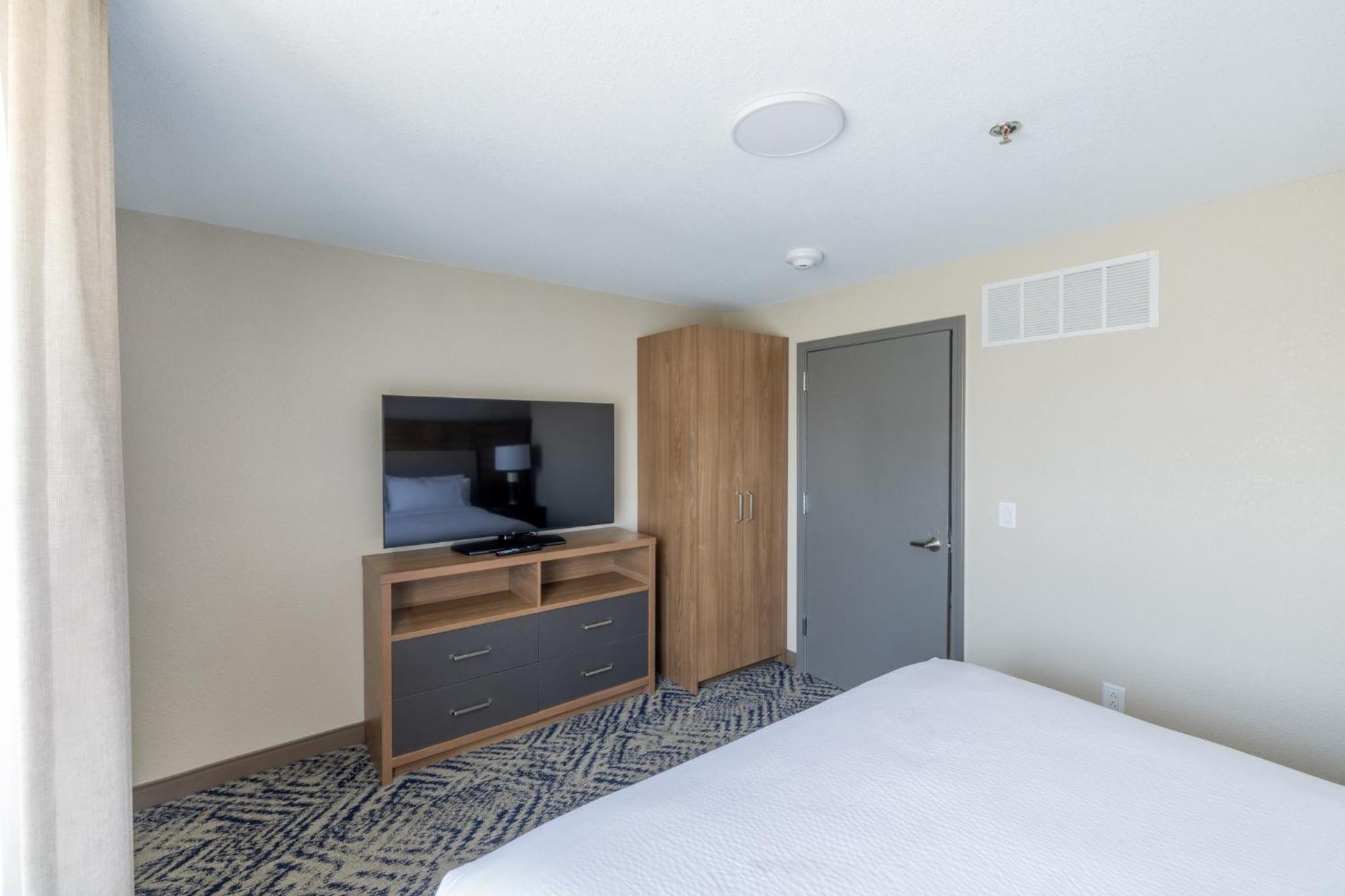 One-Bedroom King Suite - Photo 7