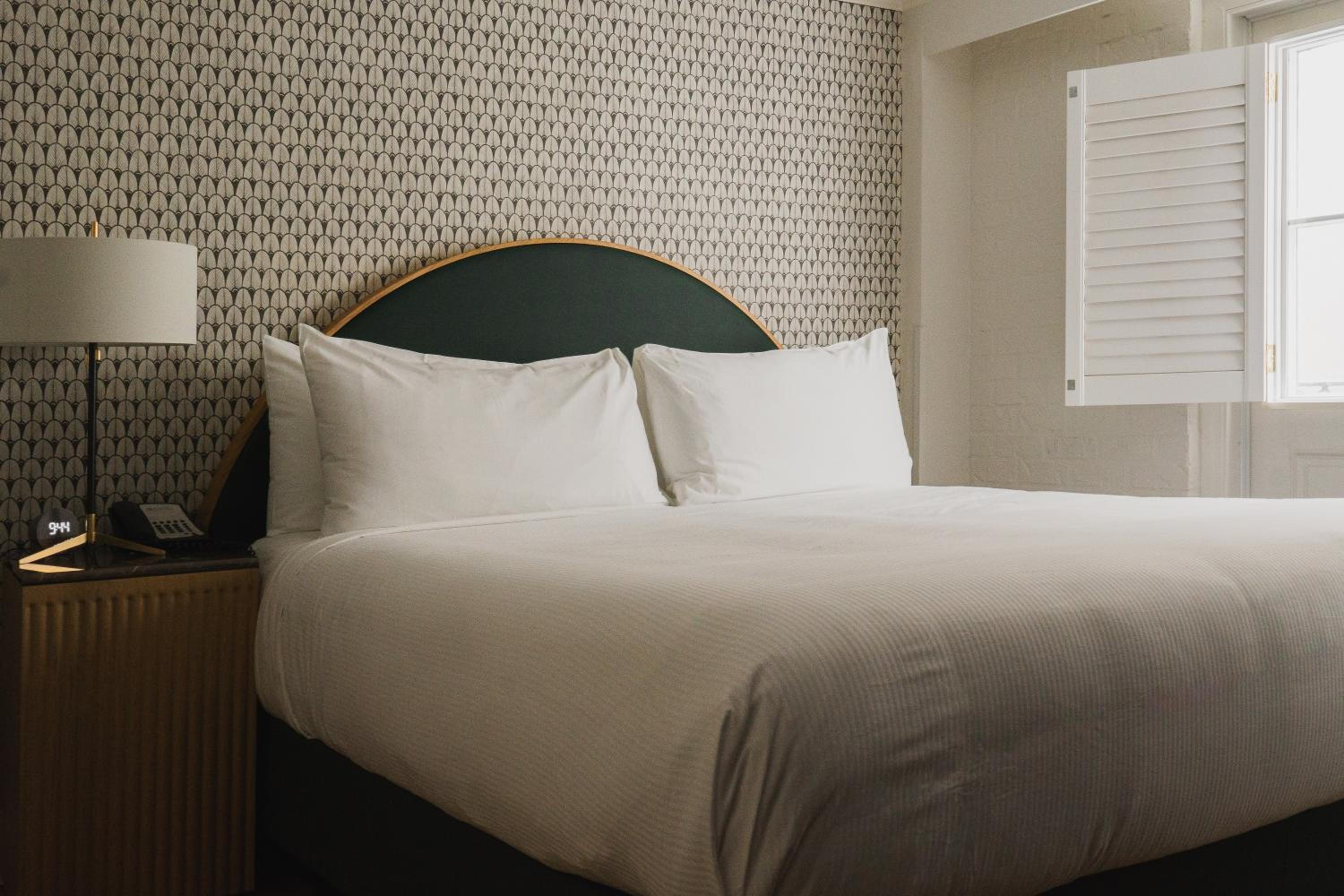 Standard King Room - Photo 5