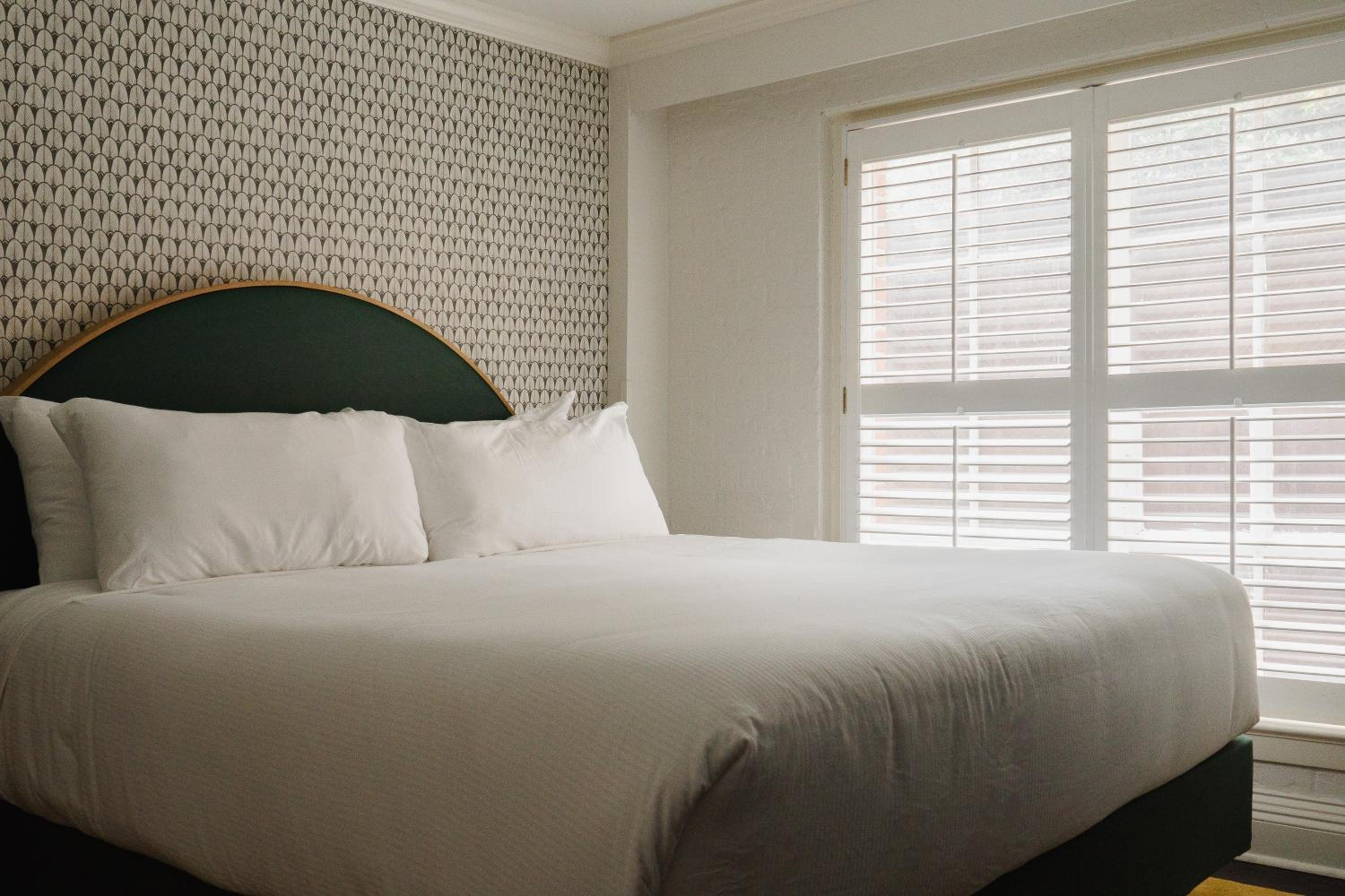 Standard King Room - Photo 4