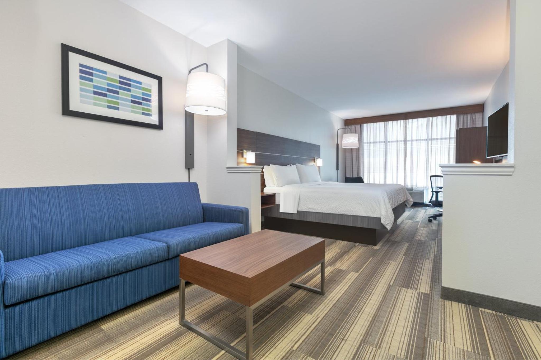 King Suite - Non-Smoking - Photo 2