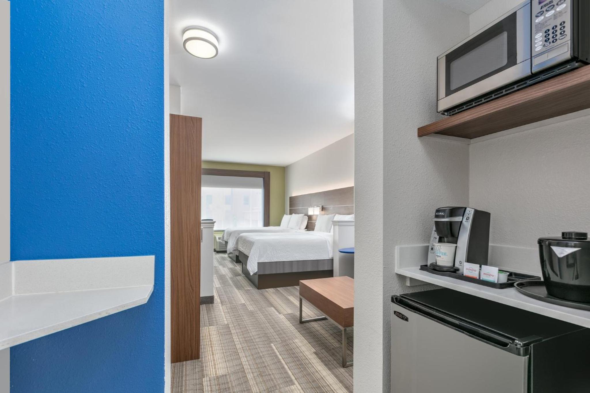 Suite with Two Queen Beds - Photo 5