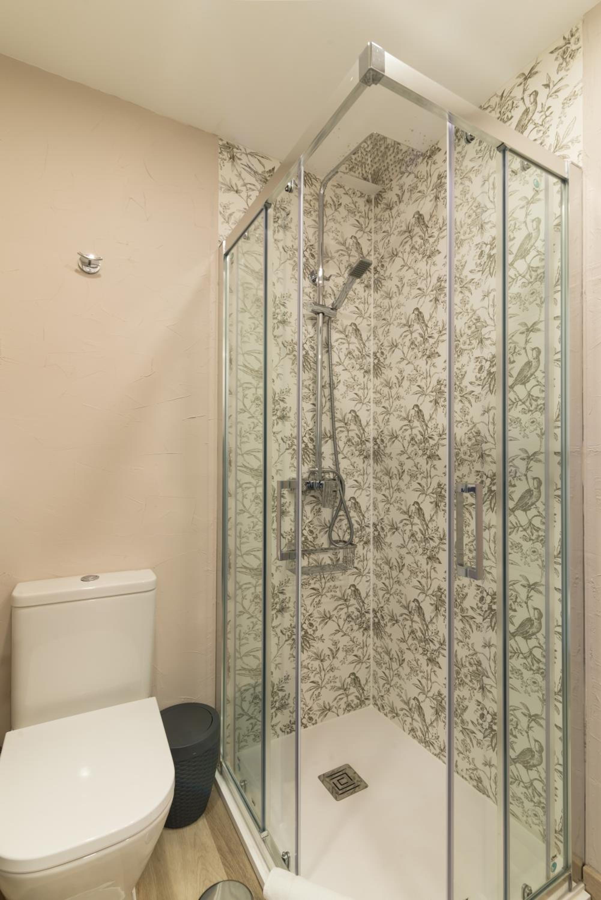 Double Room with Balcony - Photo 2
