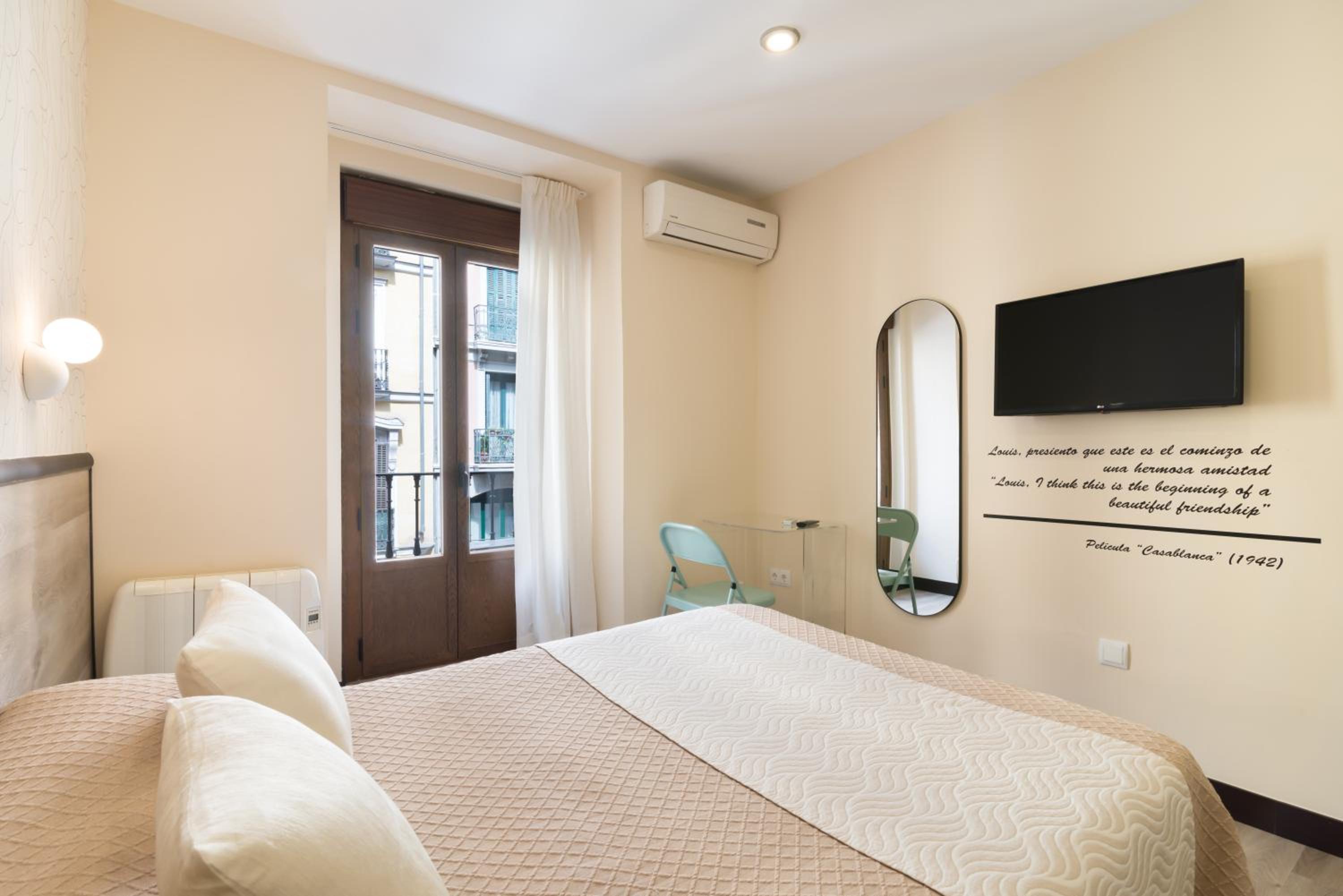 Double Room with Balcony - Photo 1