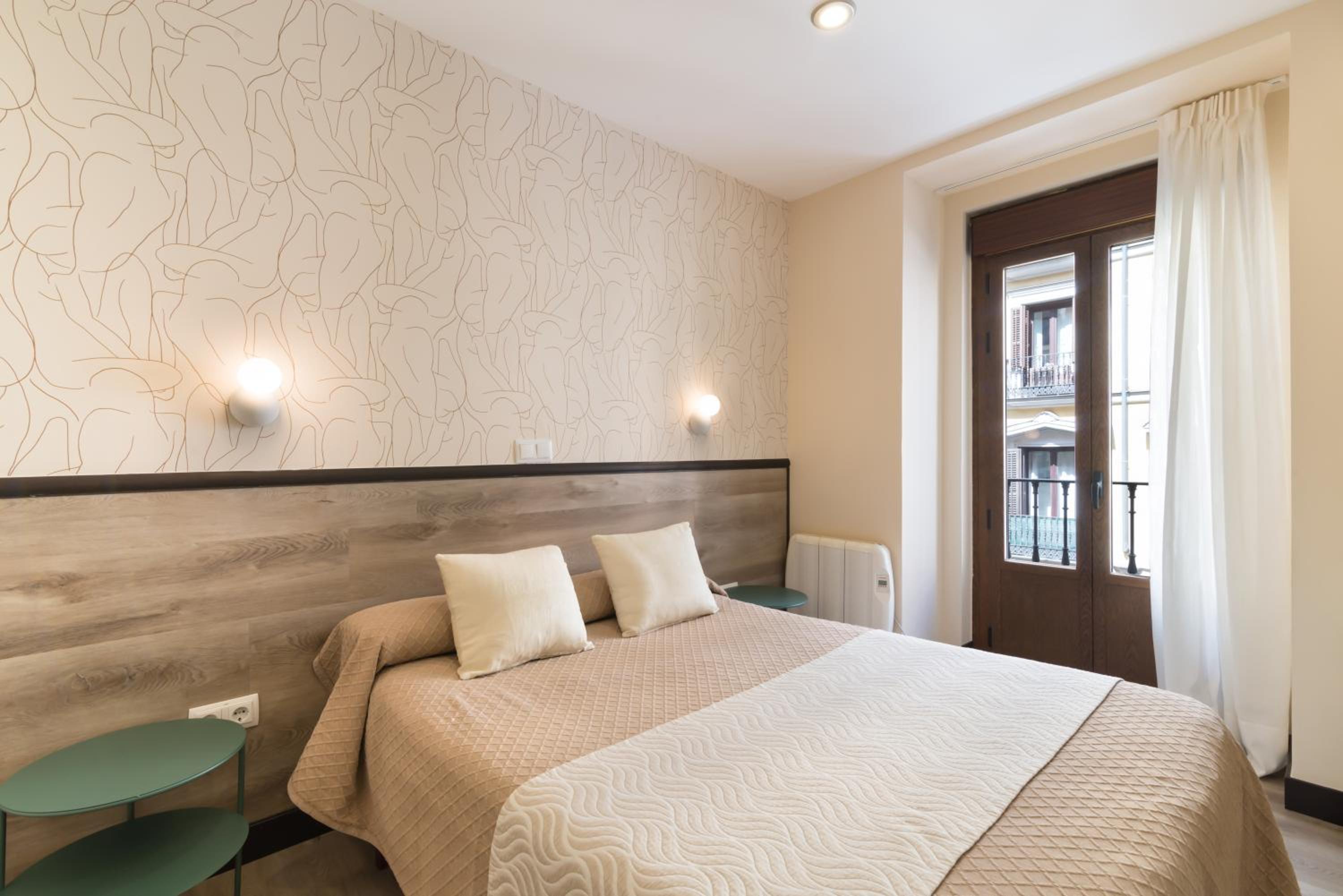 Double Room with Balcony - Photo 5