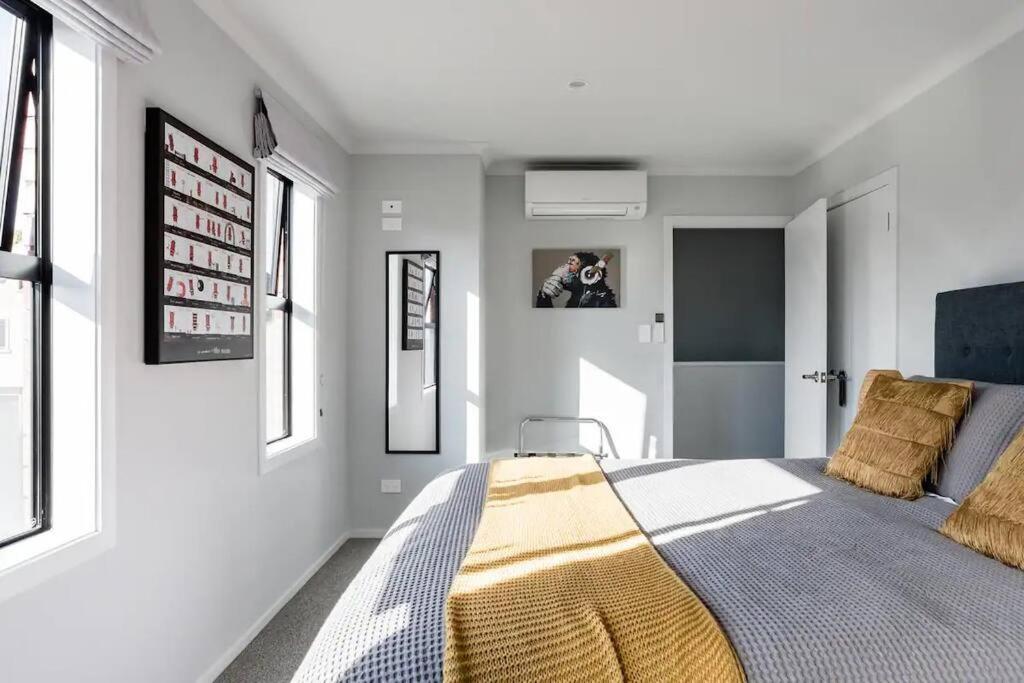 Three-Bedroom Apartment photo 1