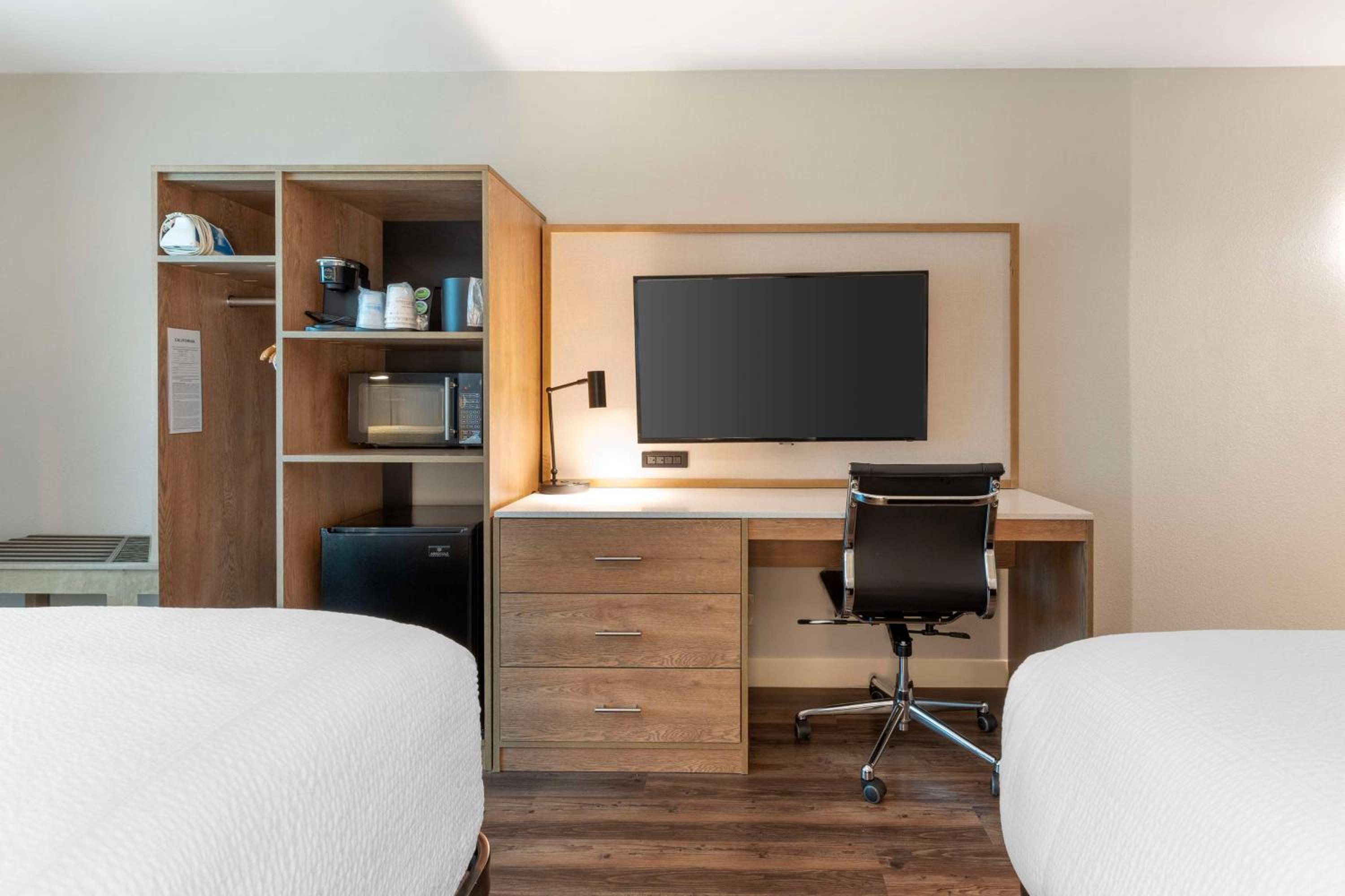 Double Room with Two Double Beds - Non-Smoking - Photo 1