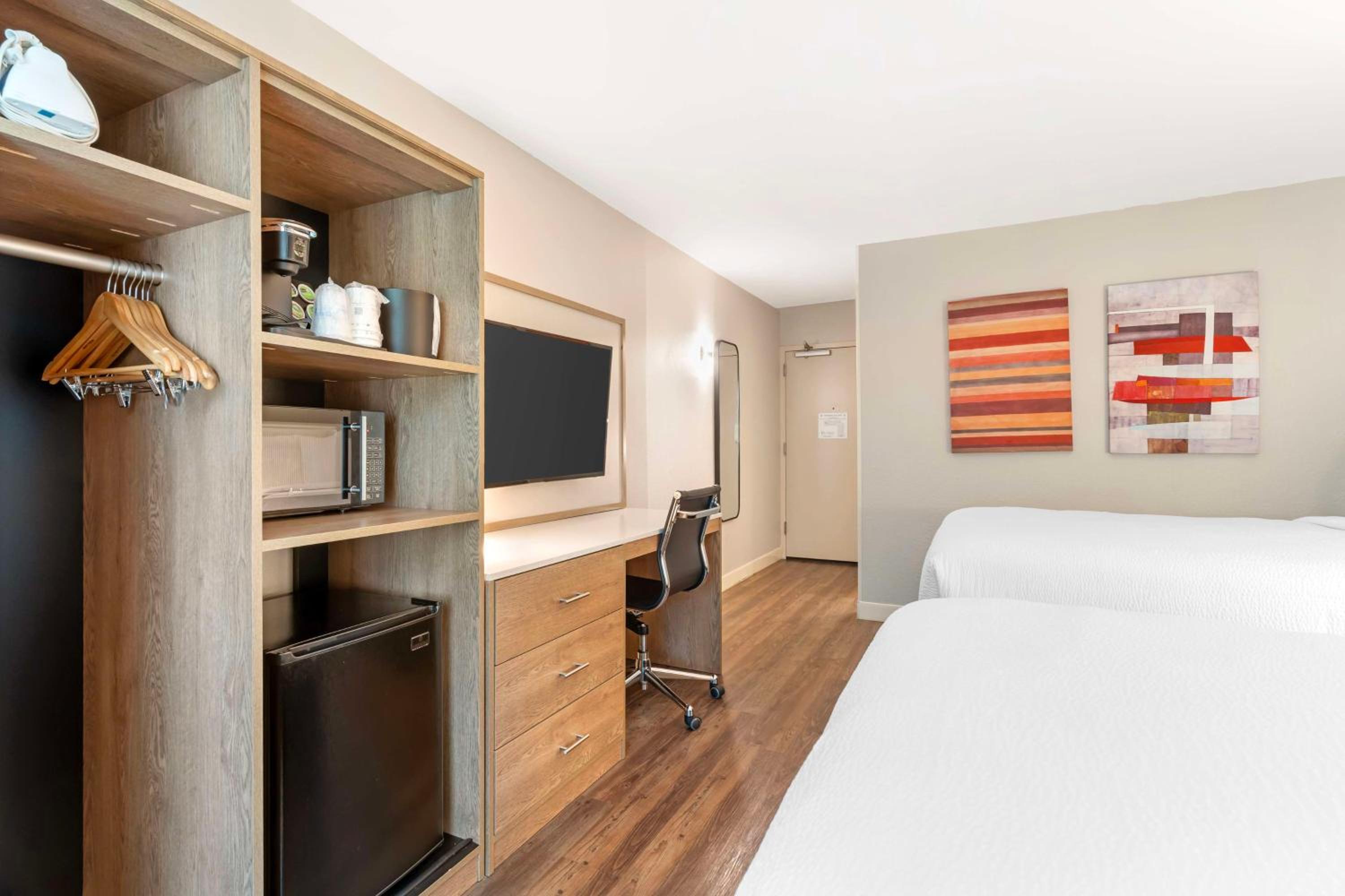 Double Room with Two Double Beds - Non-Smoking - Photo 12