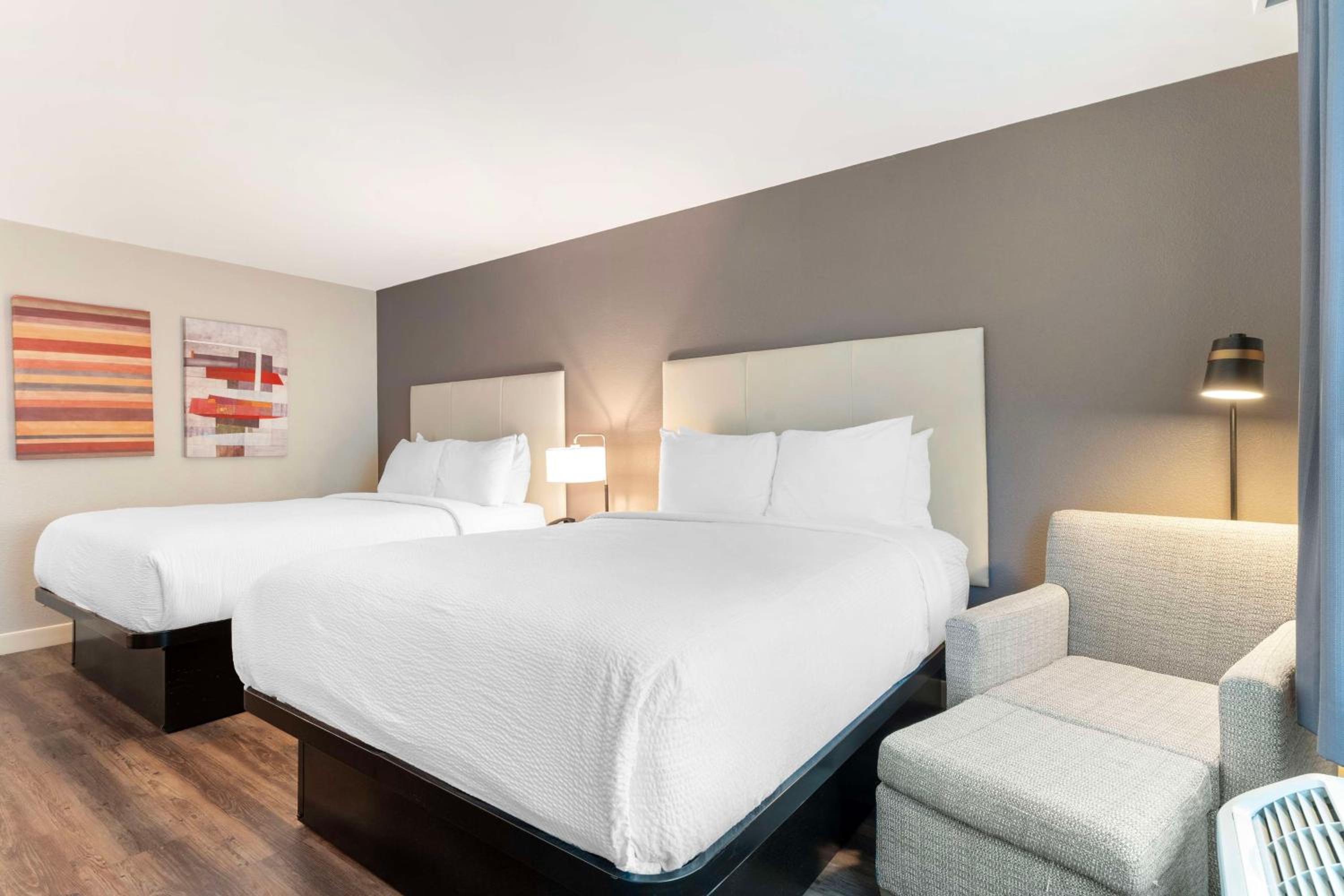 Double Room with Two Double Beds - Non-Smoking - Photo 11