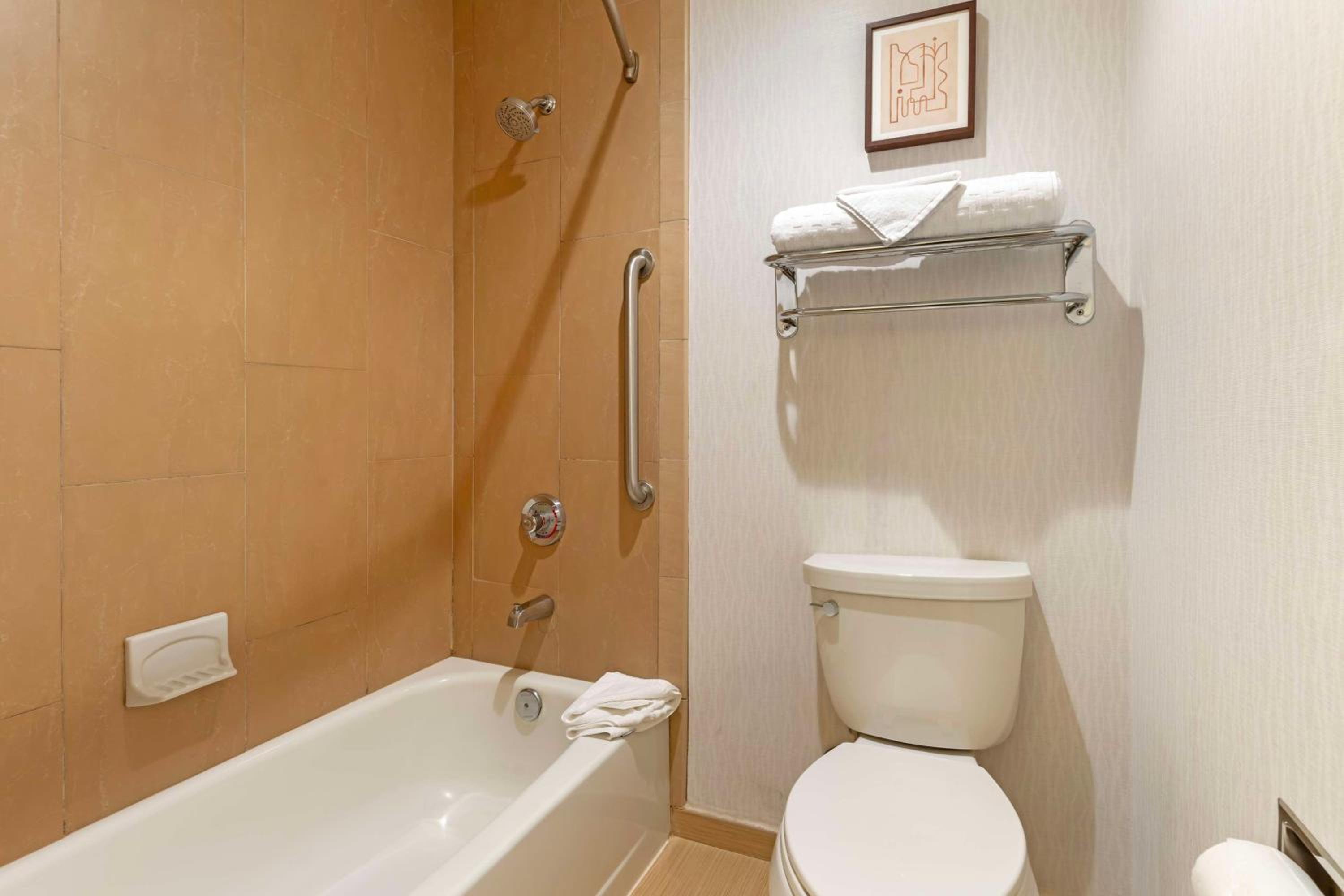 Double Room with Two Double Beds - Non-Smoking - Photo 7