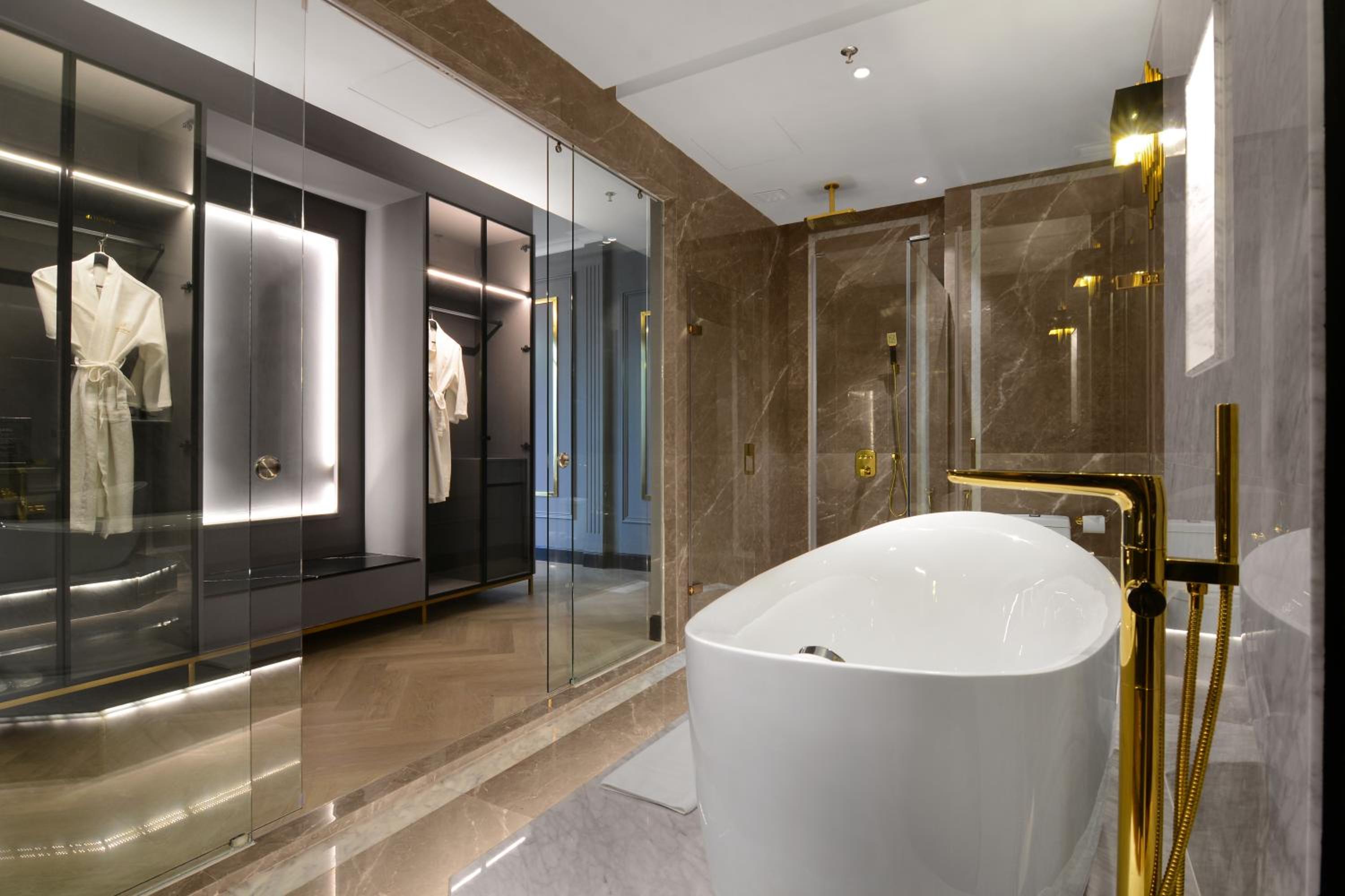 Presidential Suite thumbnail 6