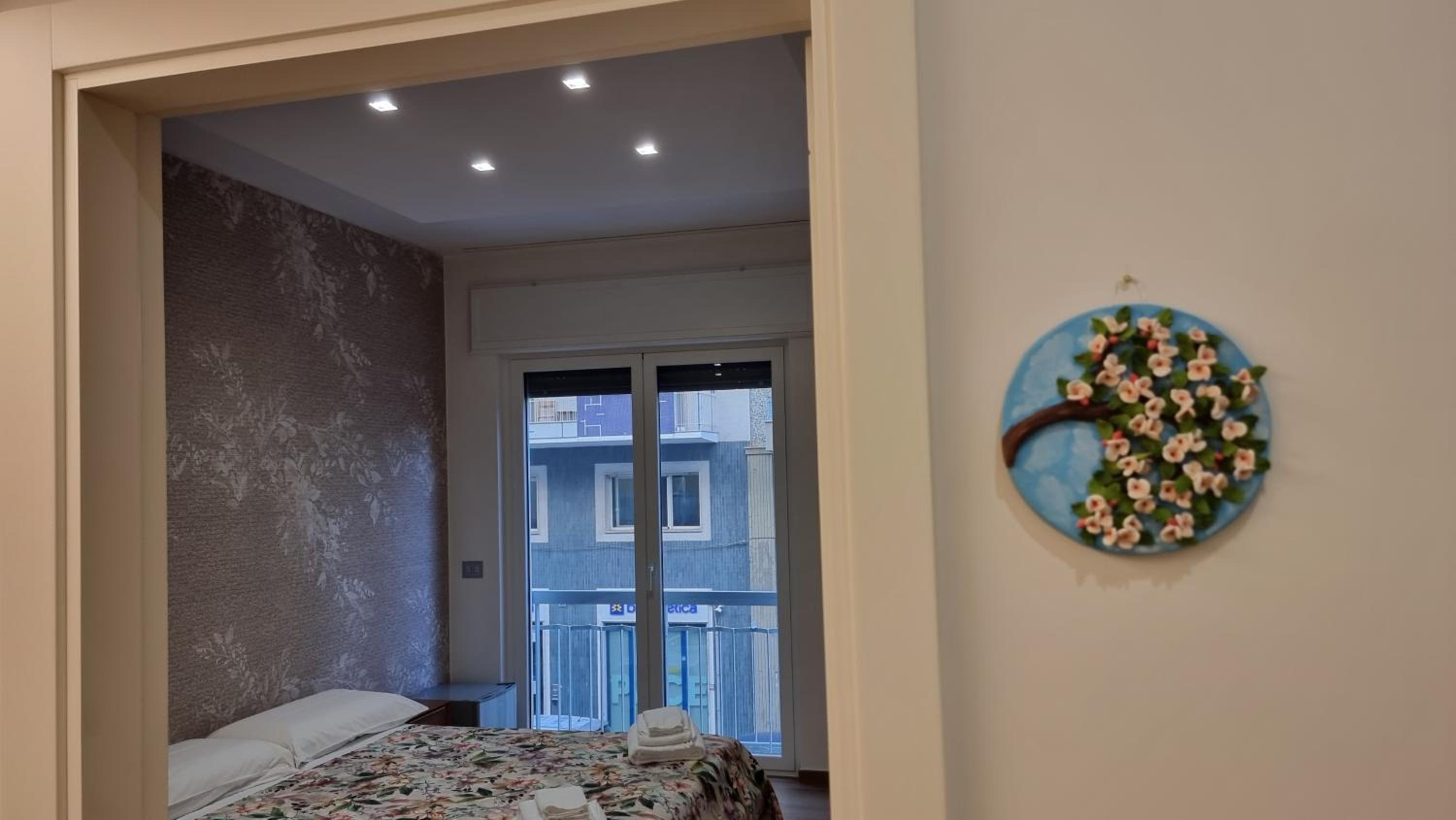 Deluxe King Room - Photo 10