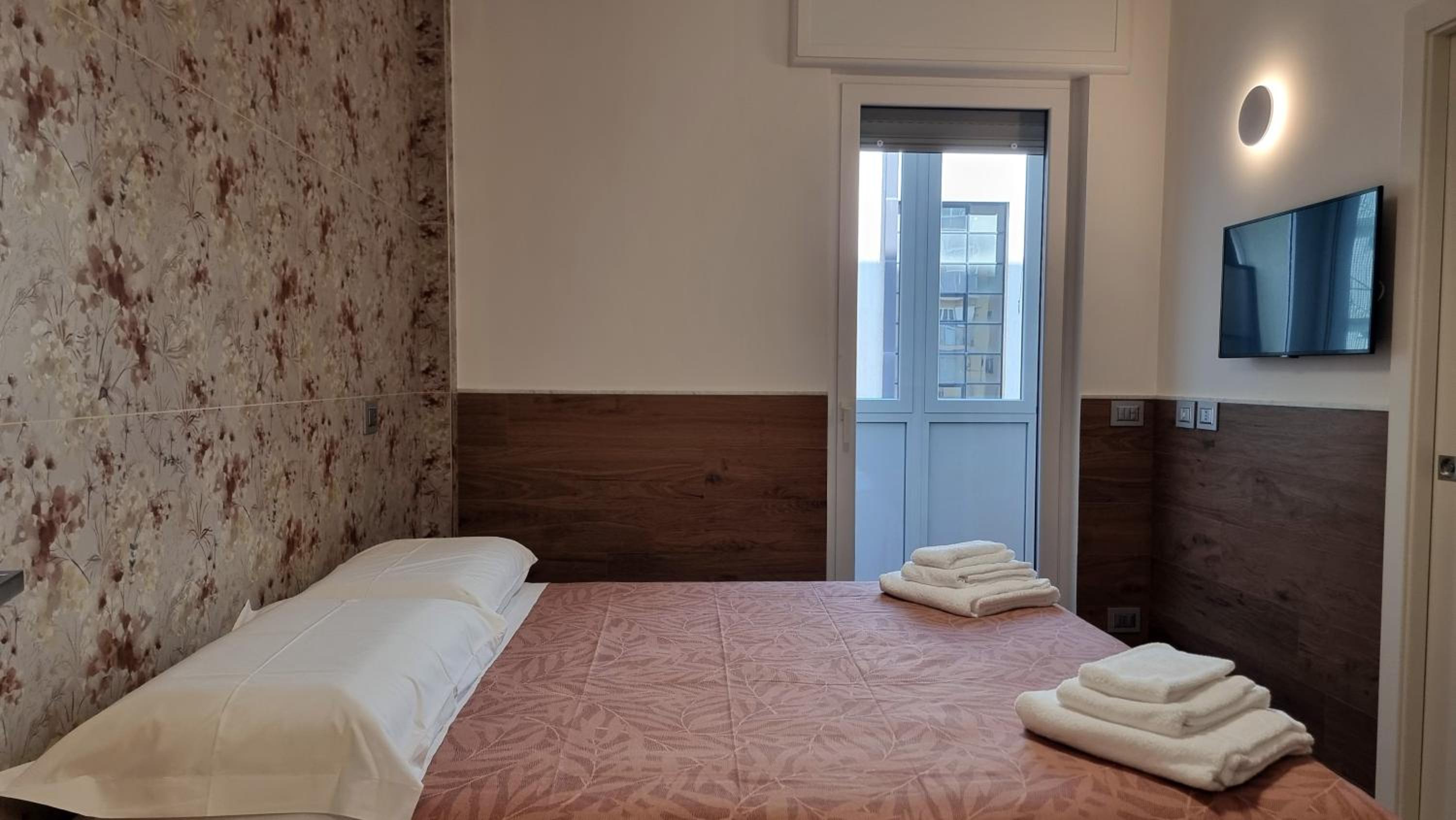 Double Room with Patio photo 1