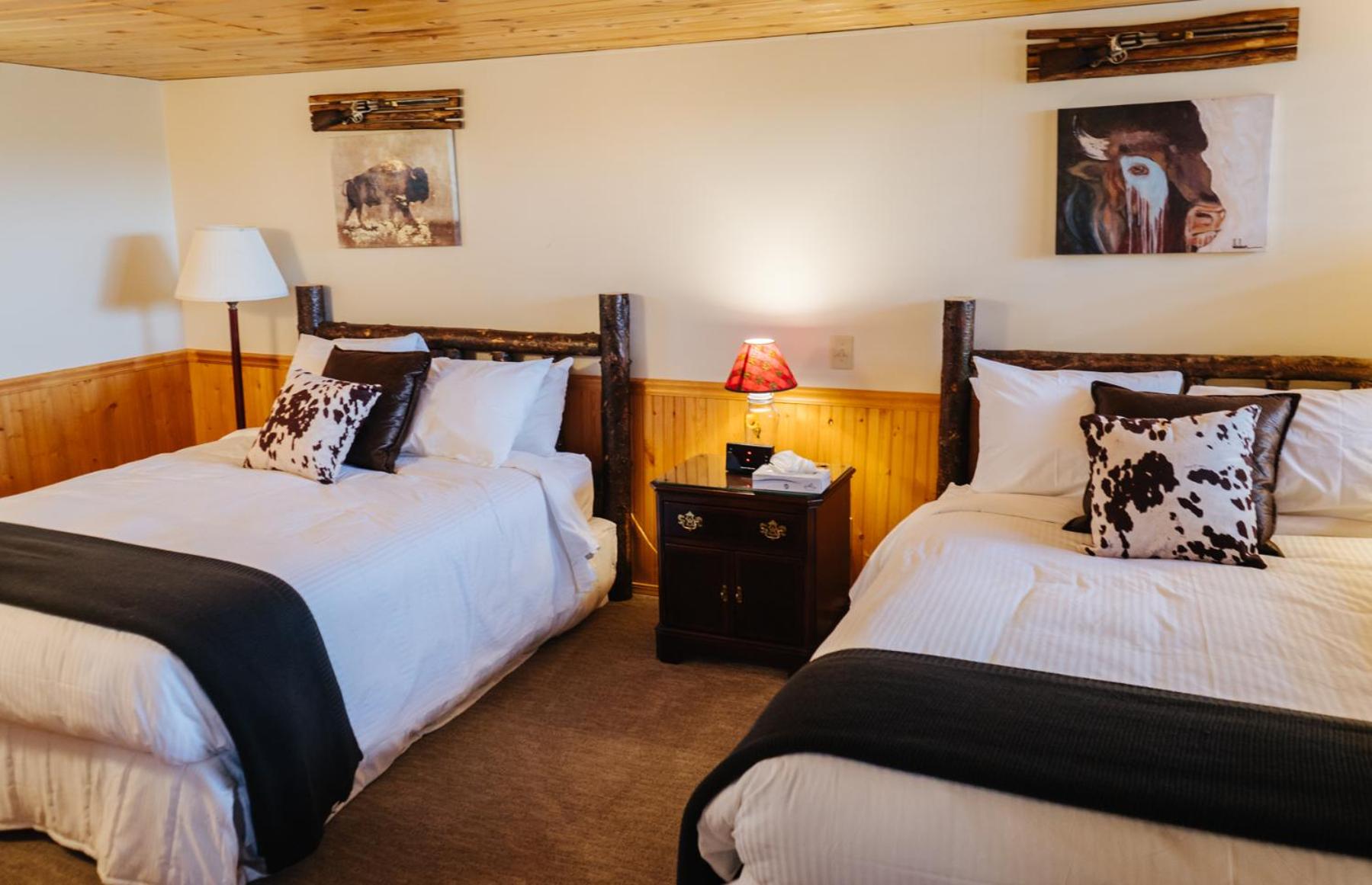 Main Lodge with 2 Queen Beds photo 1