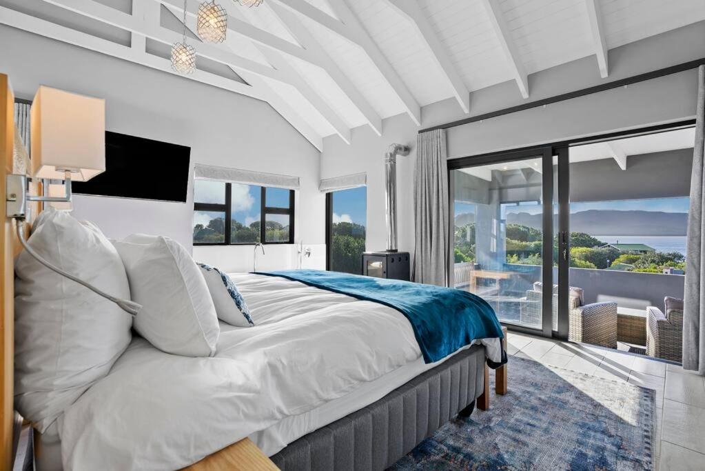 Villa photo 1