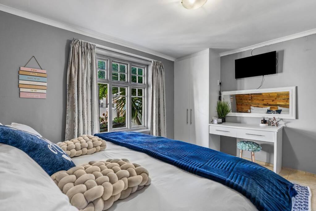 Three-Bedroom House - Photo 32